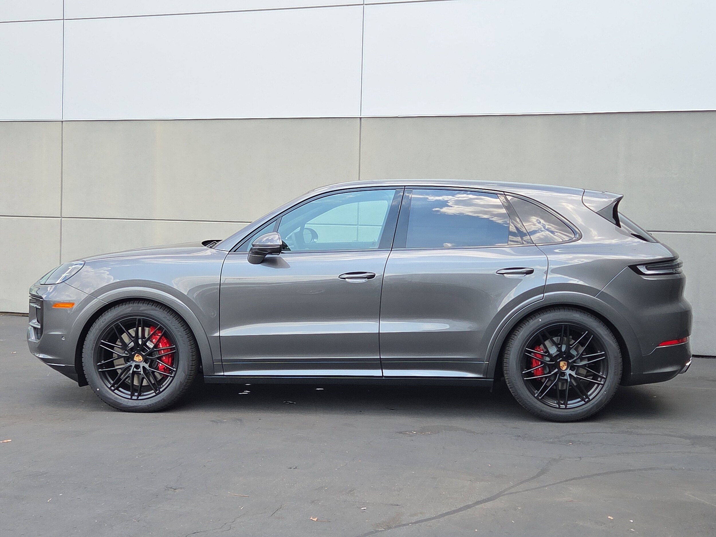 2025 Porsche Cayenne S photo 2