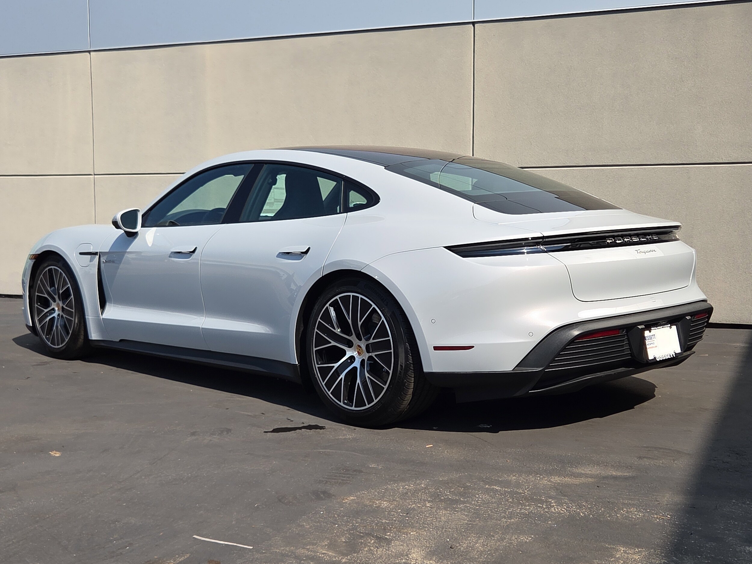 2025 Porsche Taycan photo 3