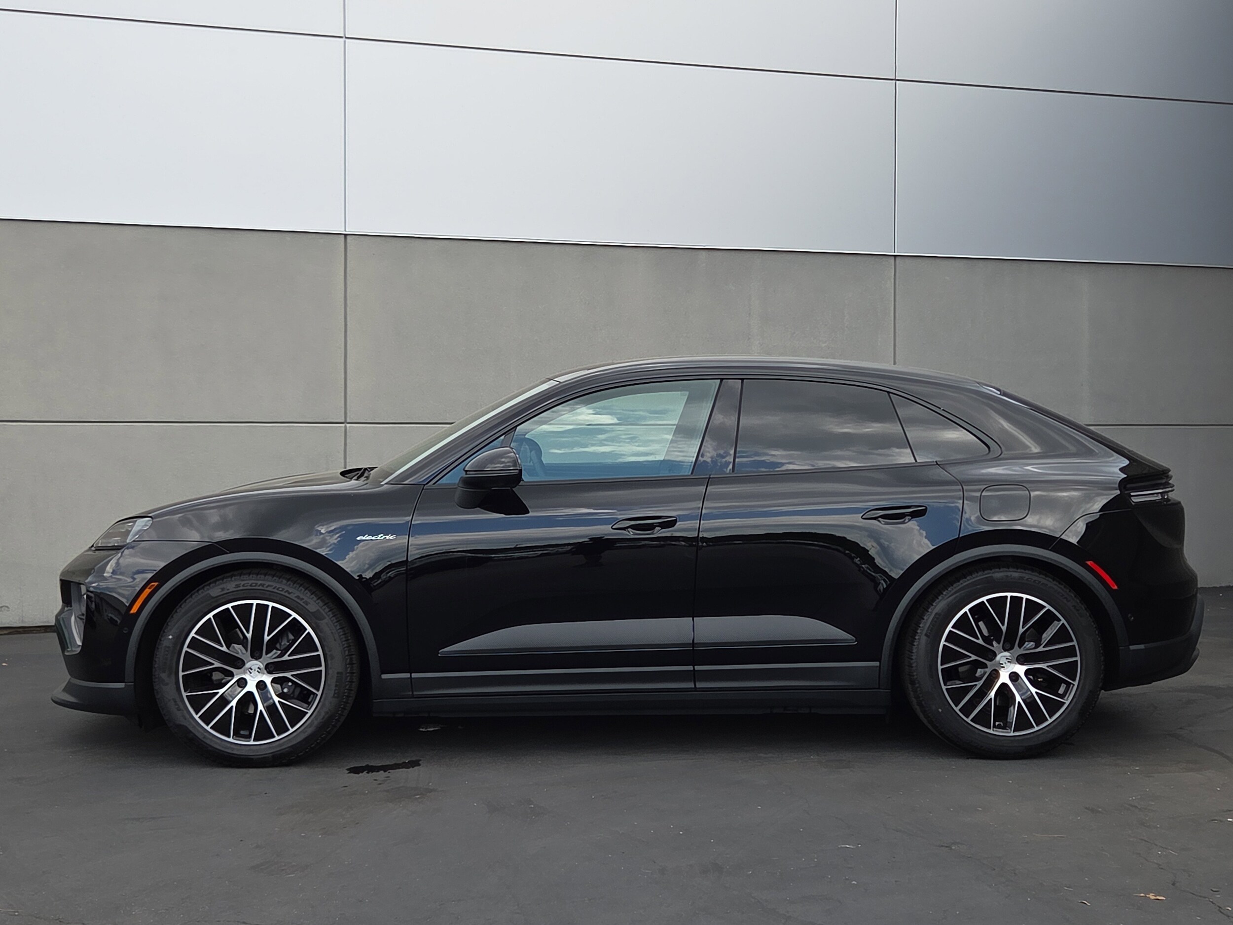 2025 Porsche Macan Electric 4 photo 2
