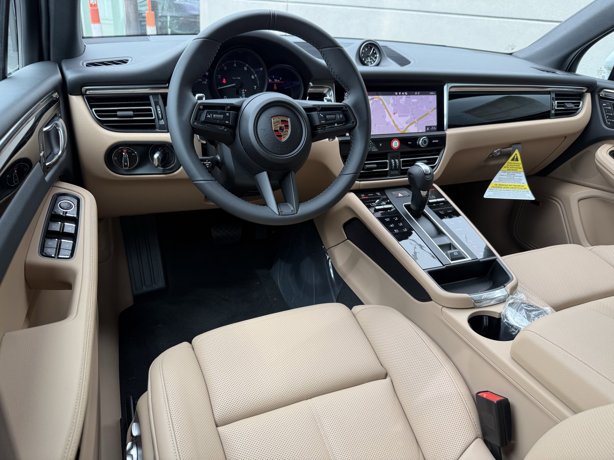 2025 Porsche Macan T photo 4