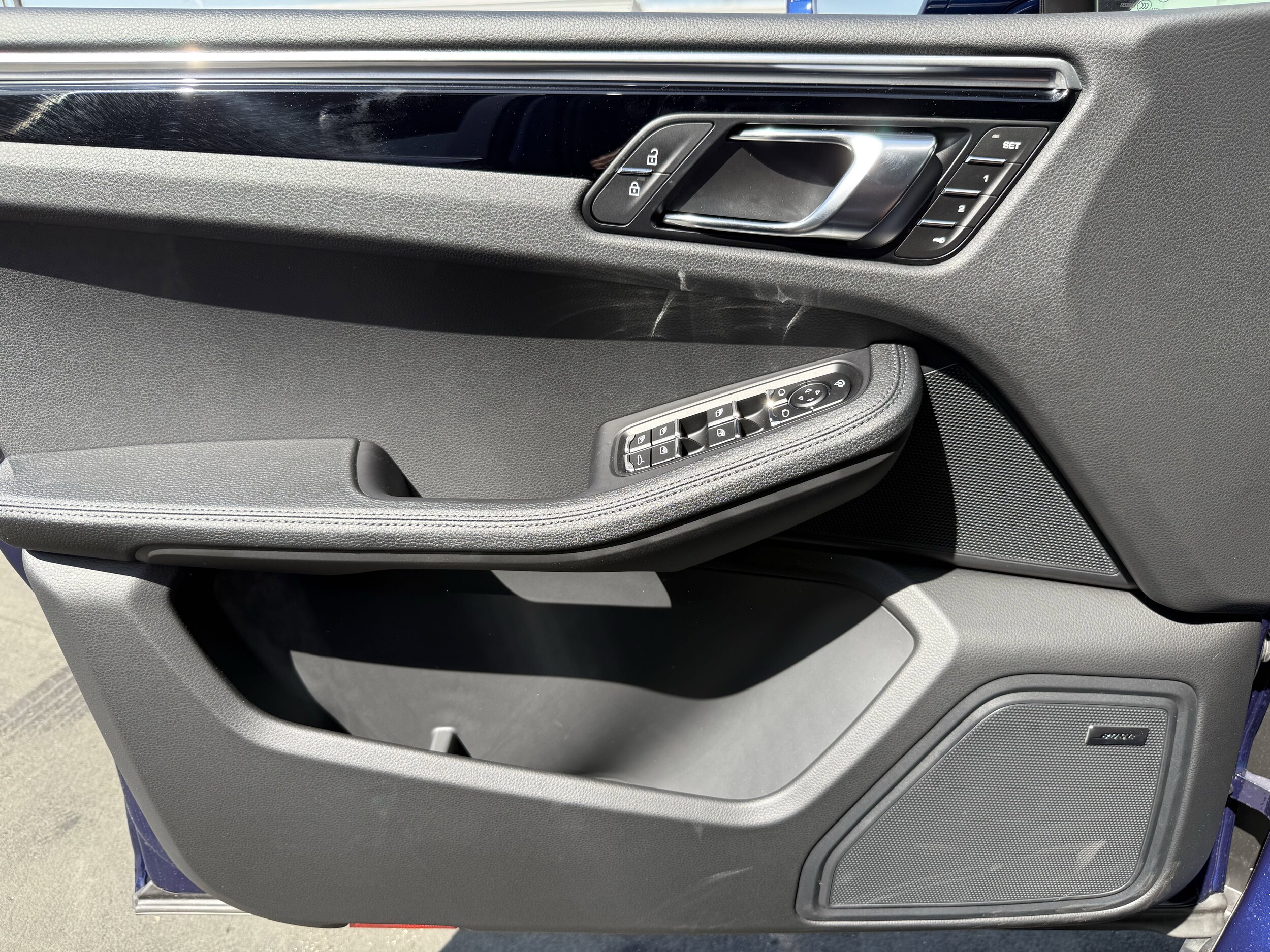 2025 Porsche Macan - Photo 17