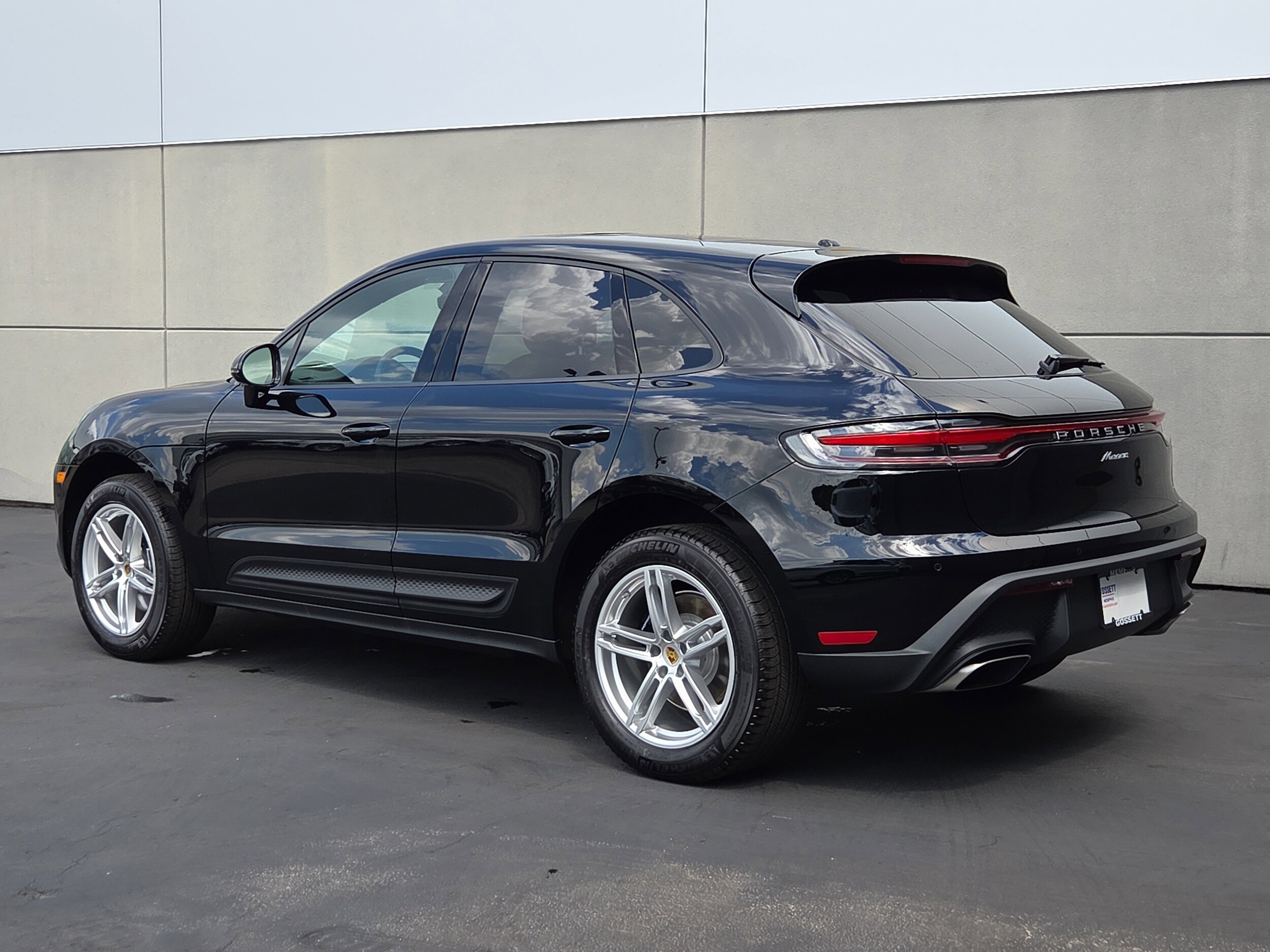 2025 Porsche Macan S photo 3