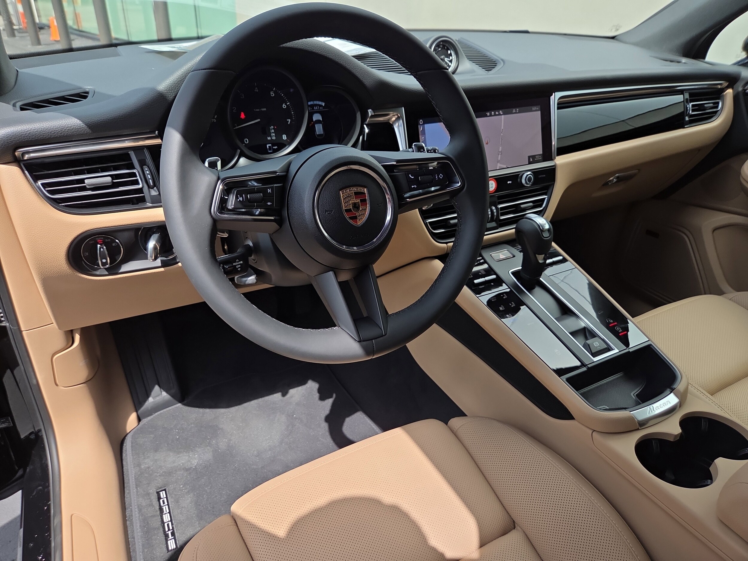 2025 Porsche Macan S photo 4