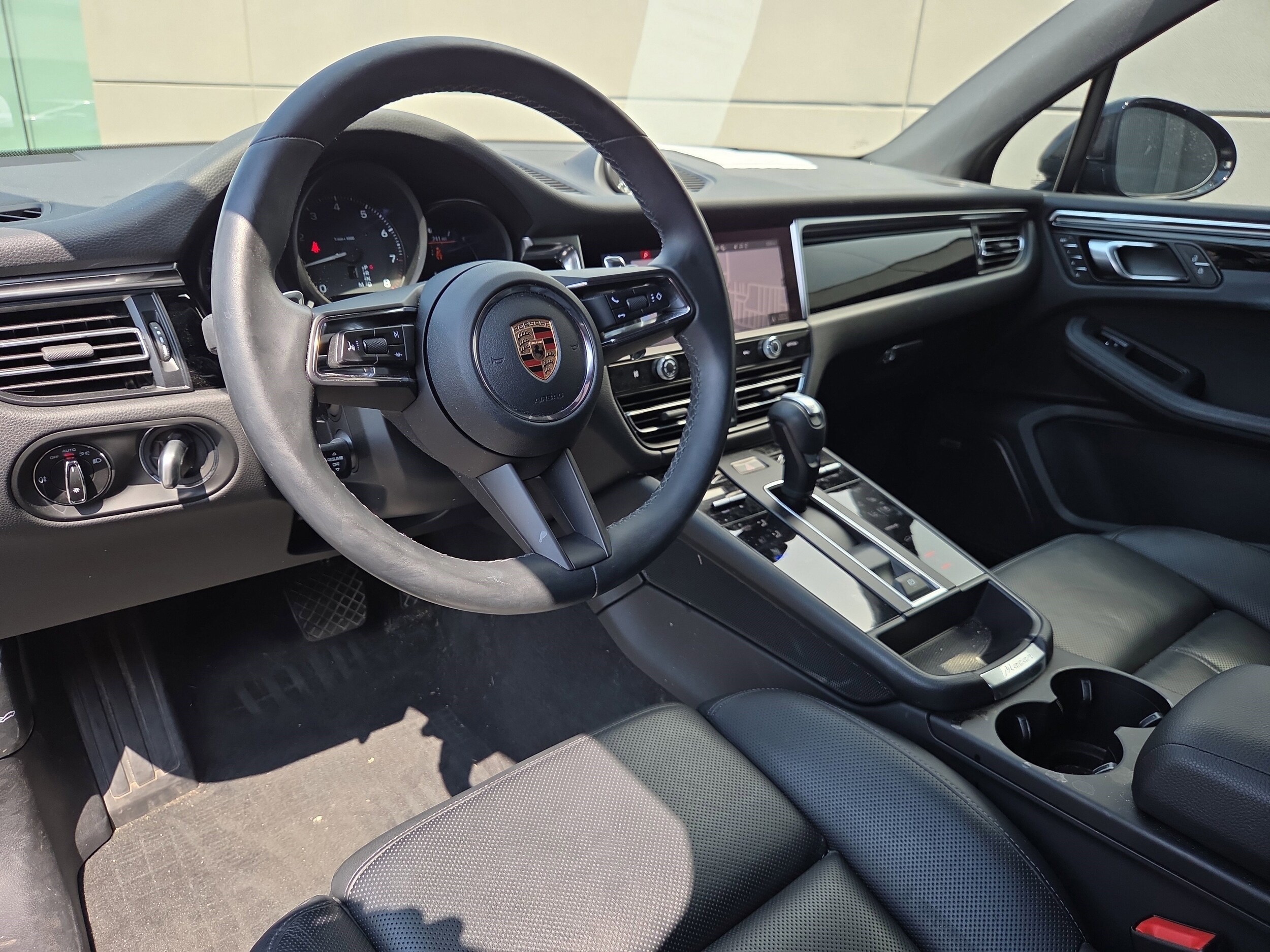 2023 Porsche Macan T photo 3