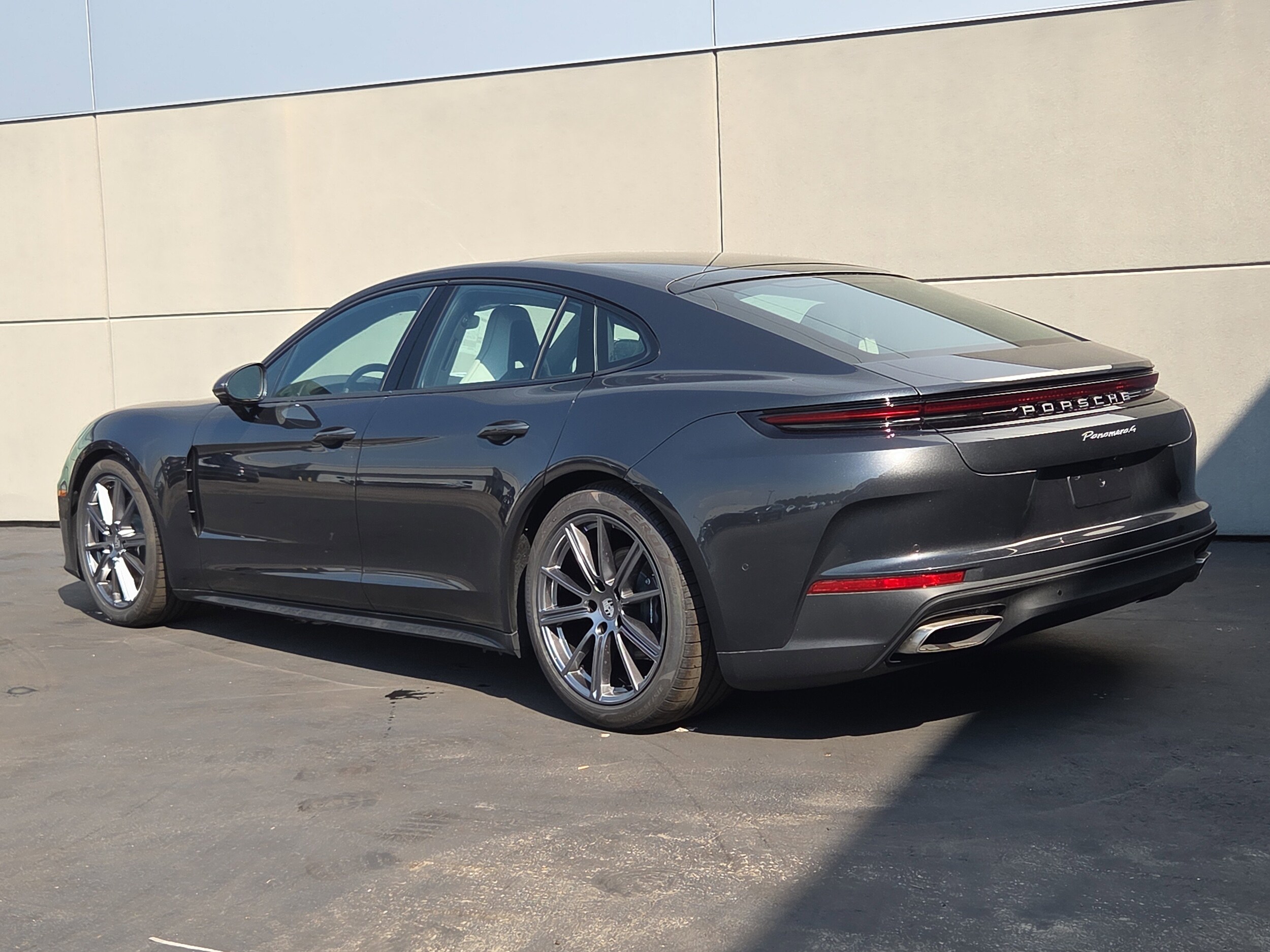 2025 Porsche Panamera 4 photo 3