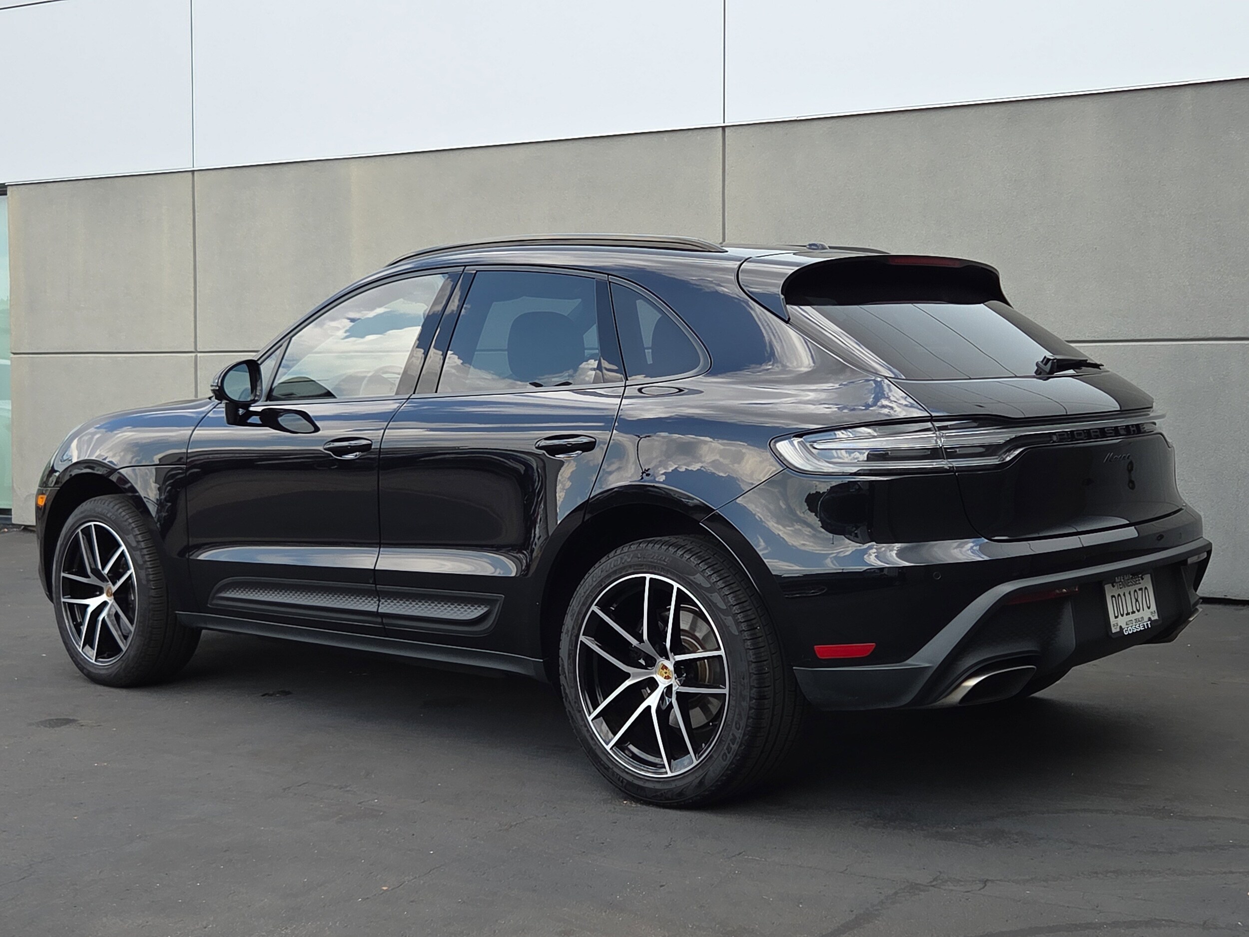 2024 Porsche Macan photo 3