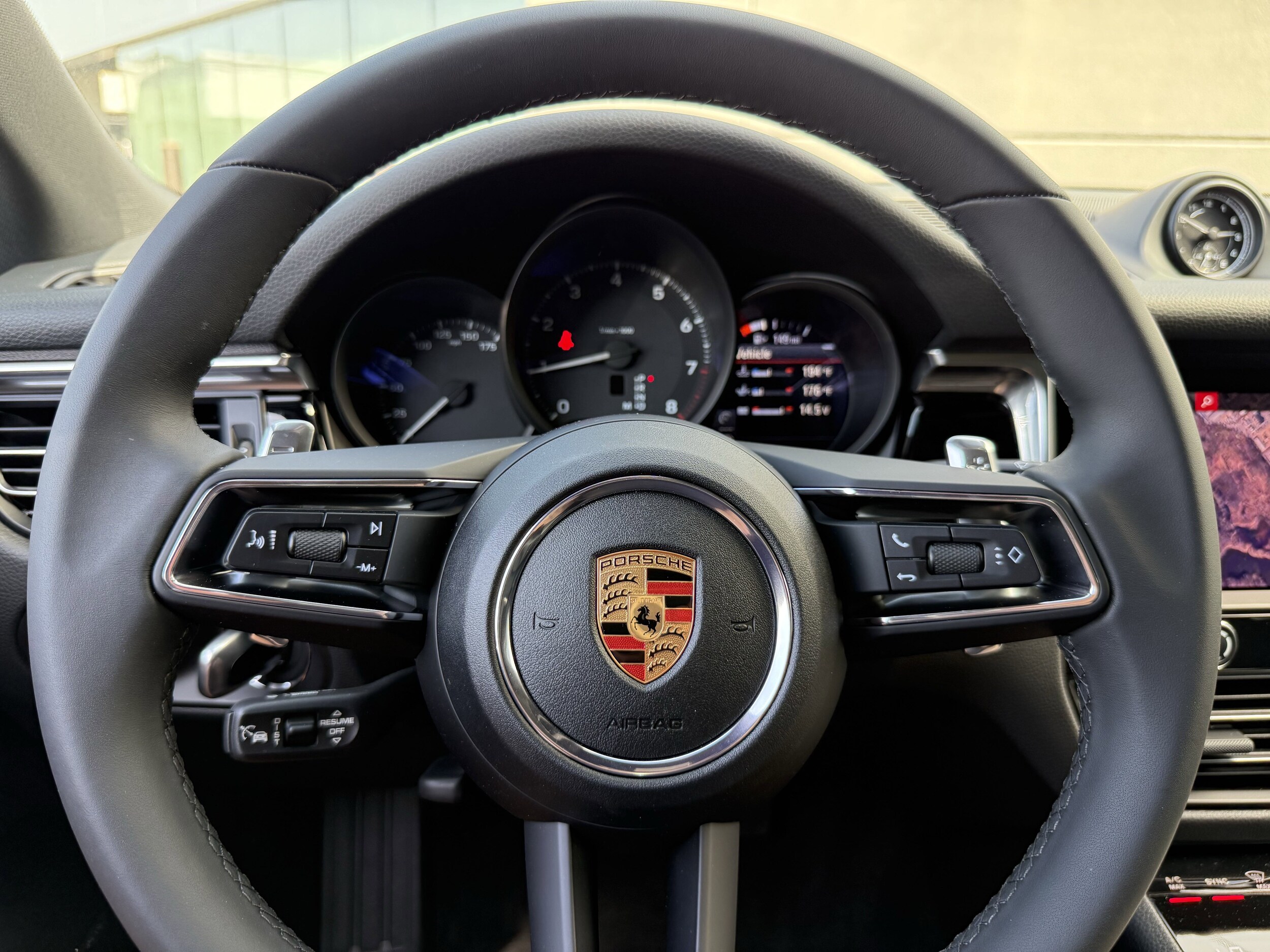 2025 Porsche Macan - Photo 20