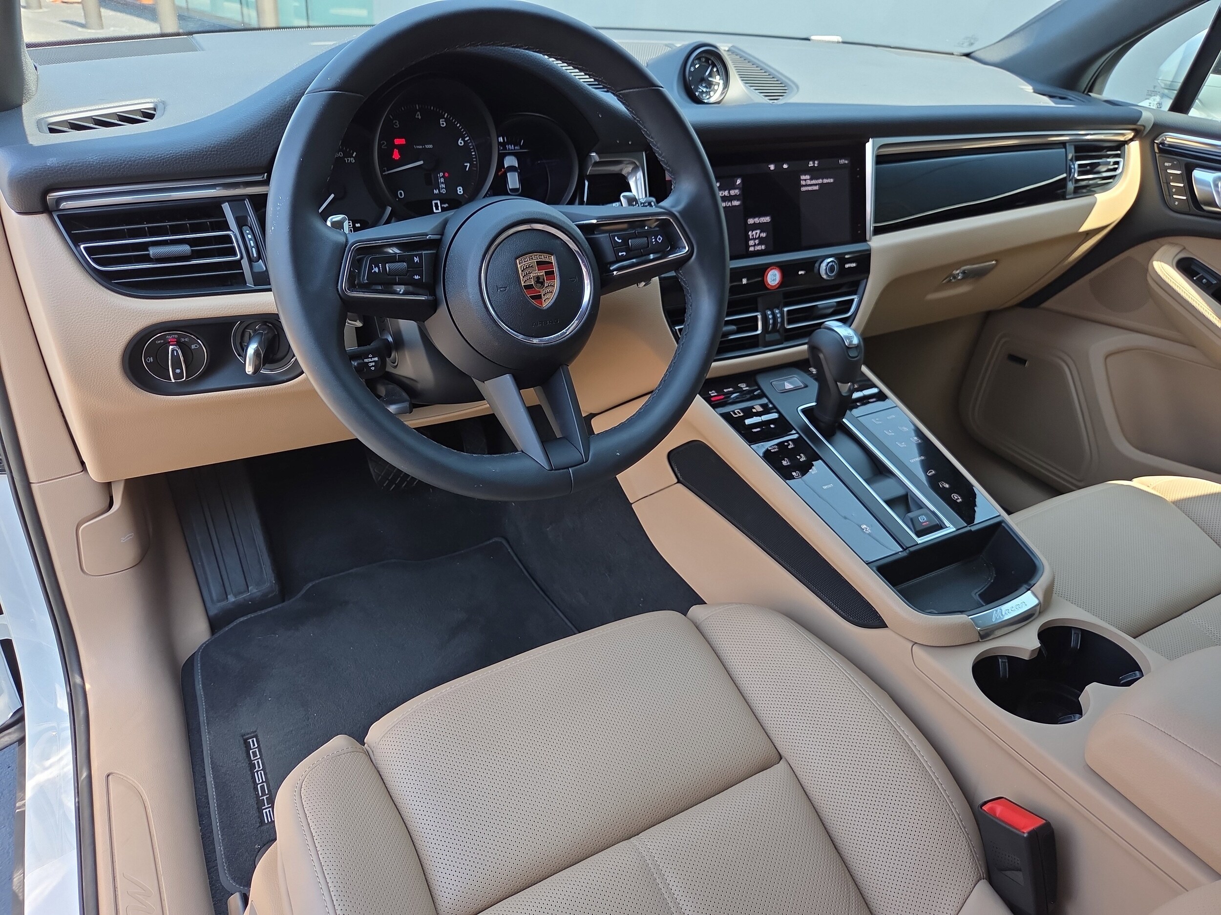 2025 Porsche Macan T photo 4