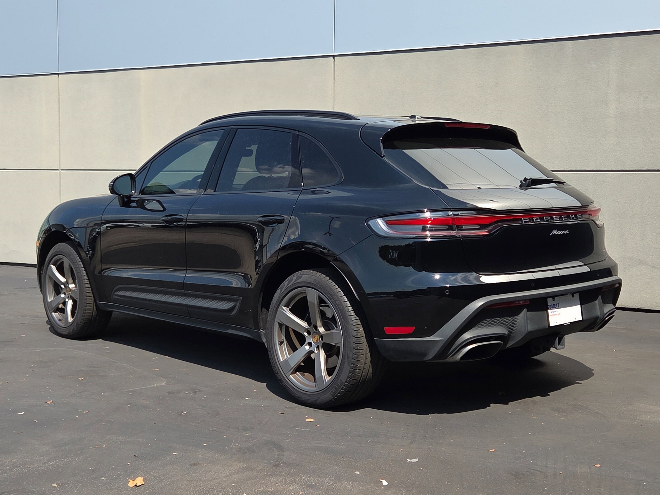 2023 Porsche Macan T photo 2