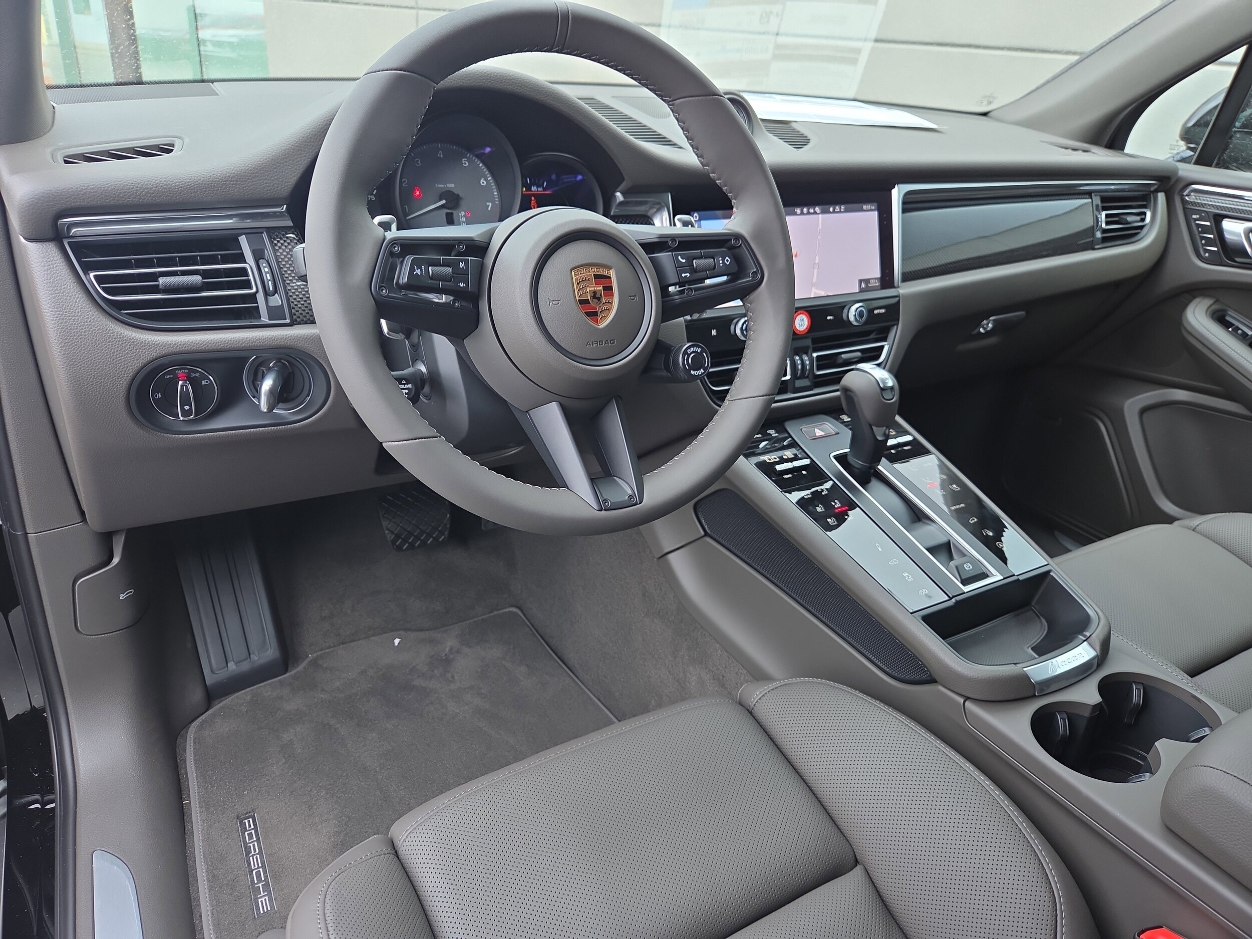 2026 Porsche Macan S photo 4