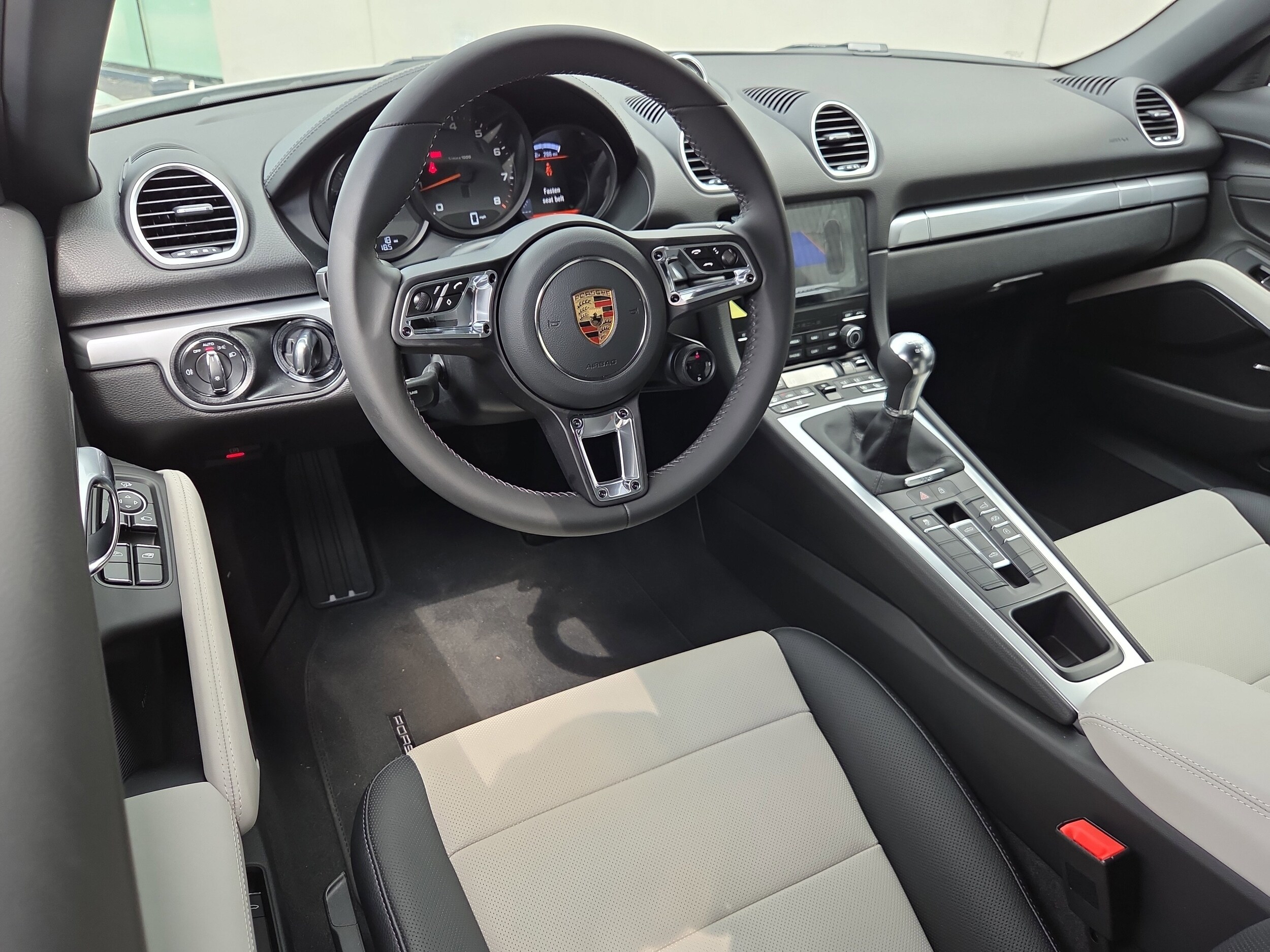 2025 Porsche Boxster photo 4