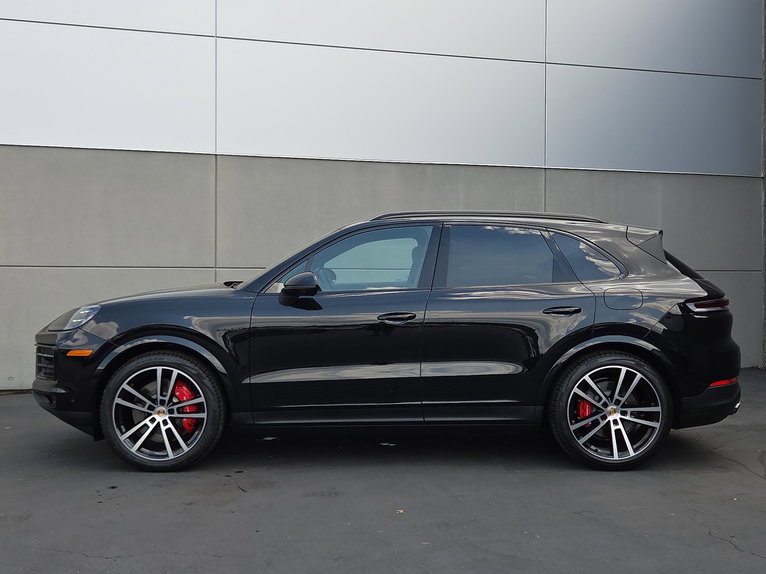 2025 Porsche Cayenne E-Hybrid S photo 2