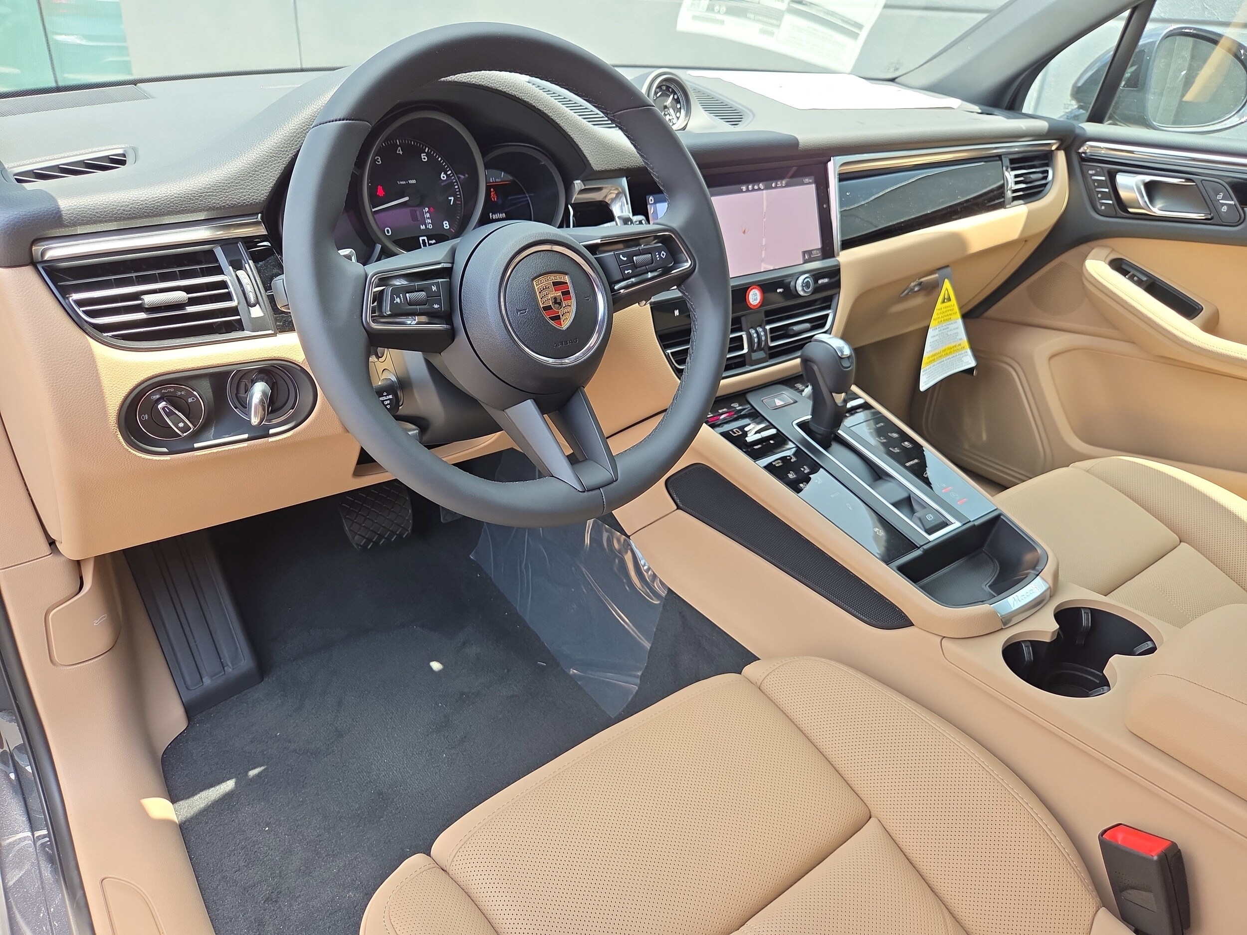 2025 Porsche Macan T photo 4