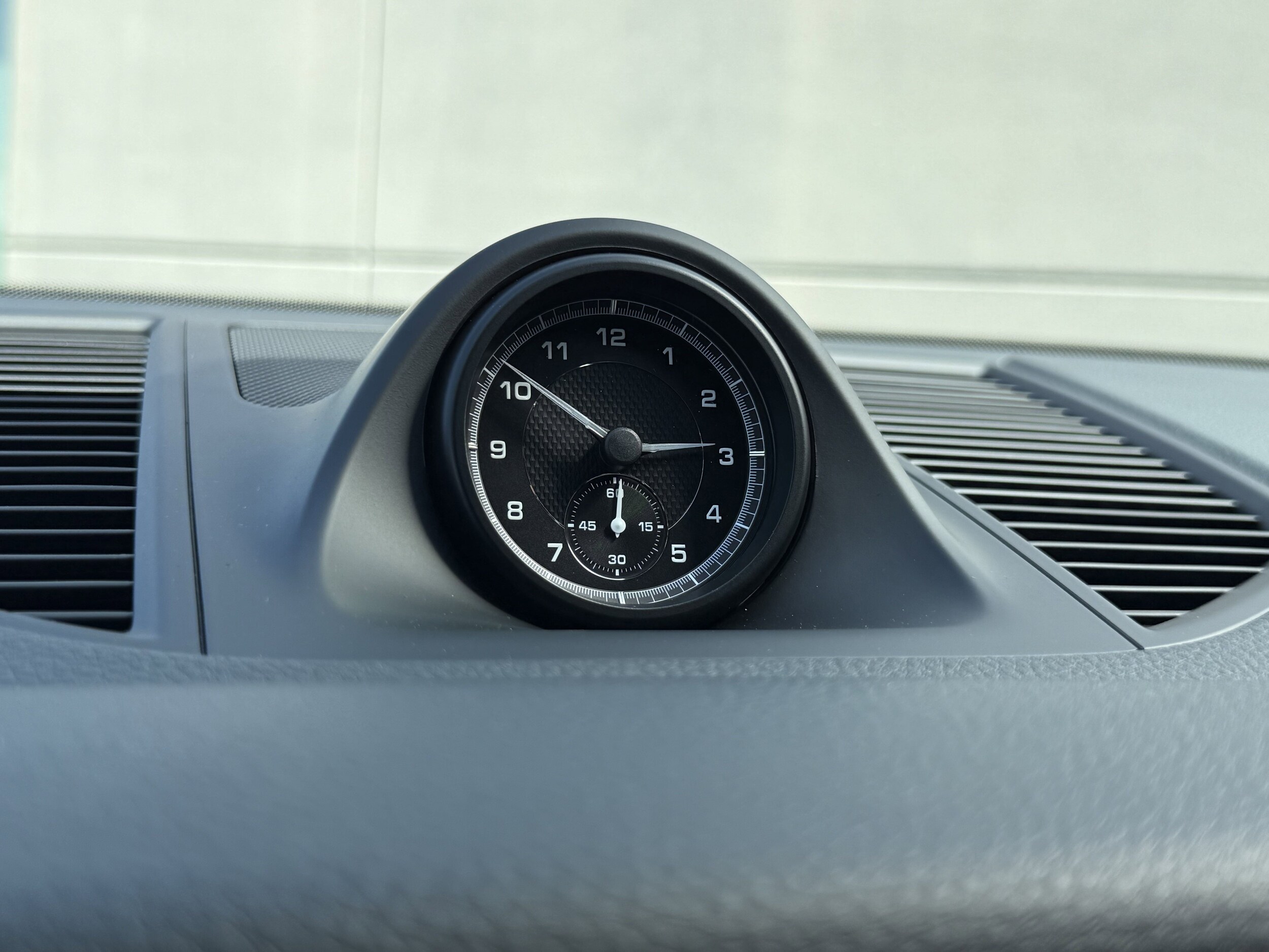 2025 Porsche Macan - Photo 24