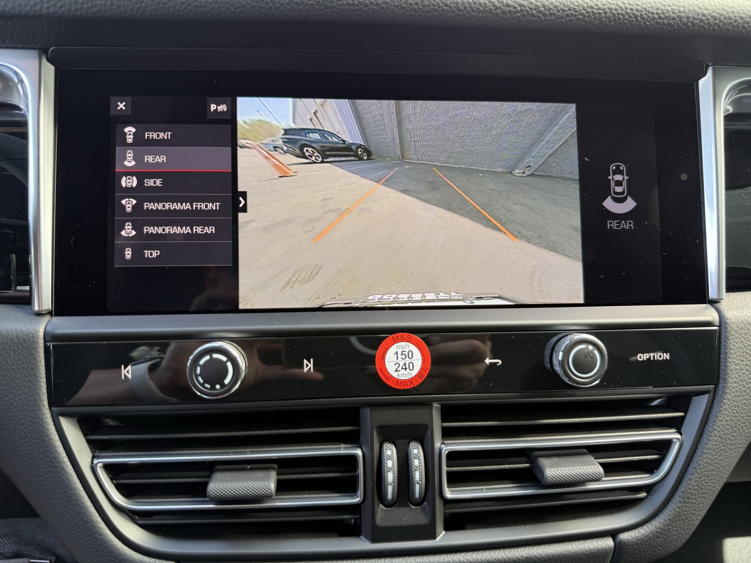 2025 Porsche Macan - Photo 23