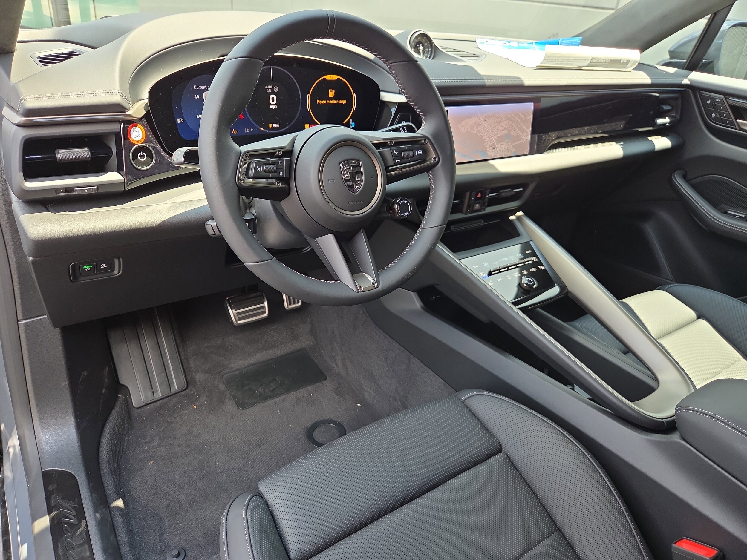 2025 Porsche Macan Electric Turbo photo 4
