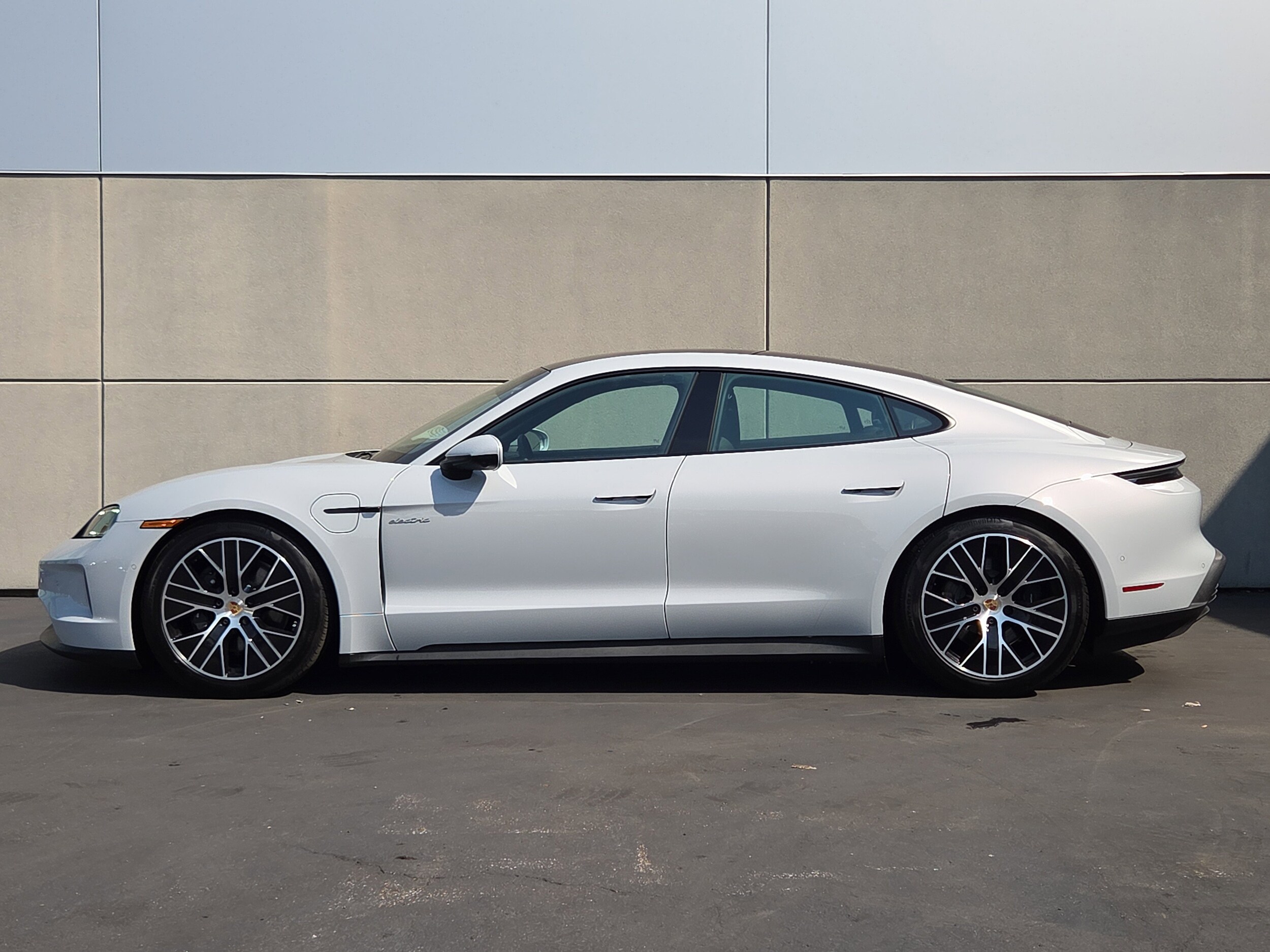 2025 Porsche Taycan photo 2