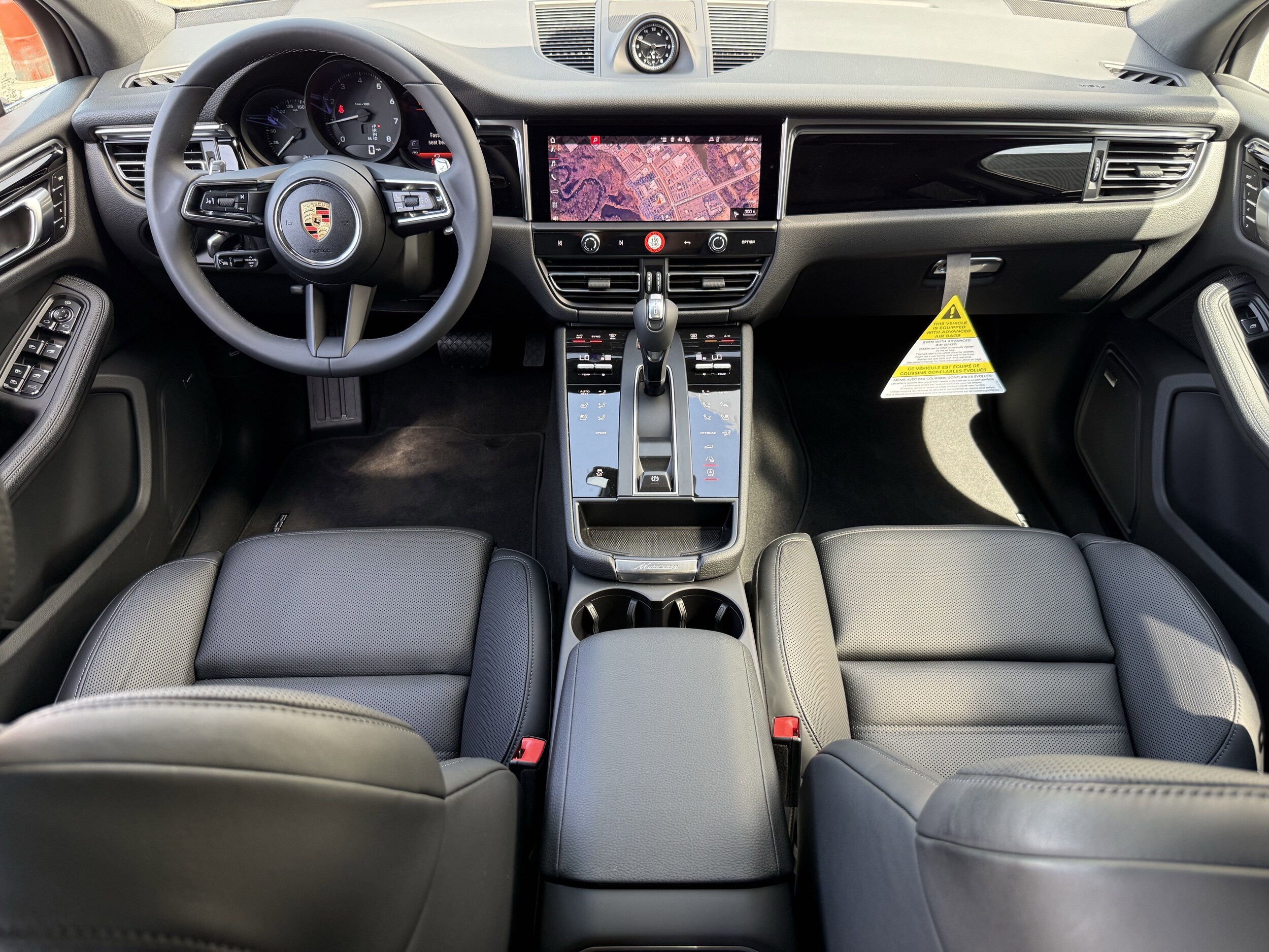 2025 Porsche Macan - Photo 15