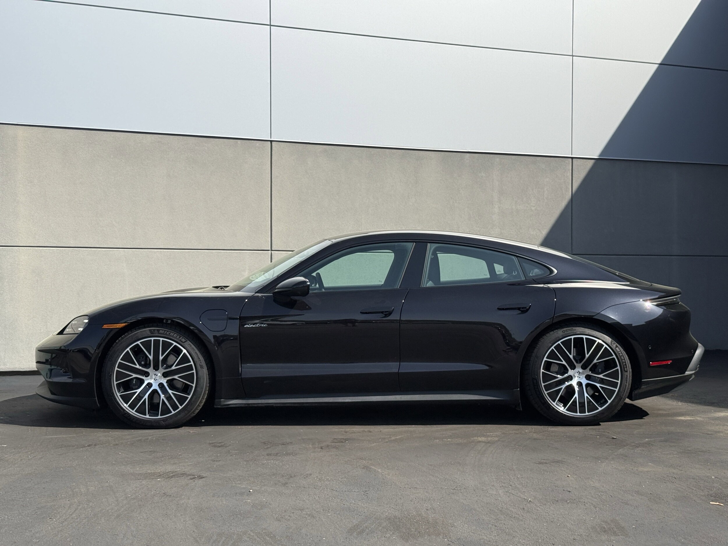 2025 Porsche Taycan S photo 3