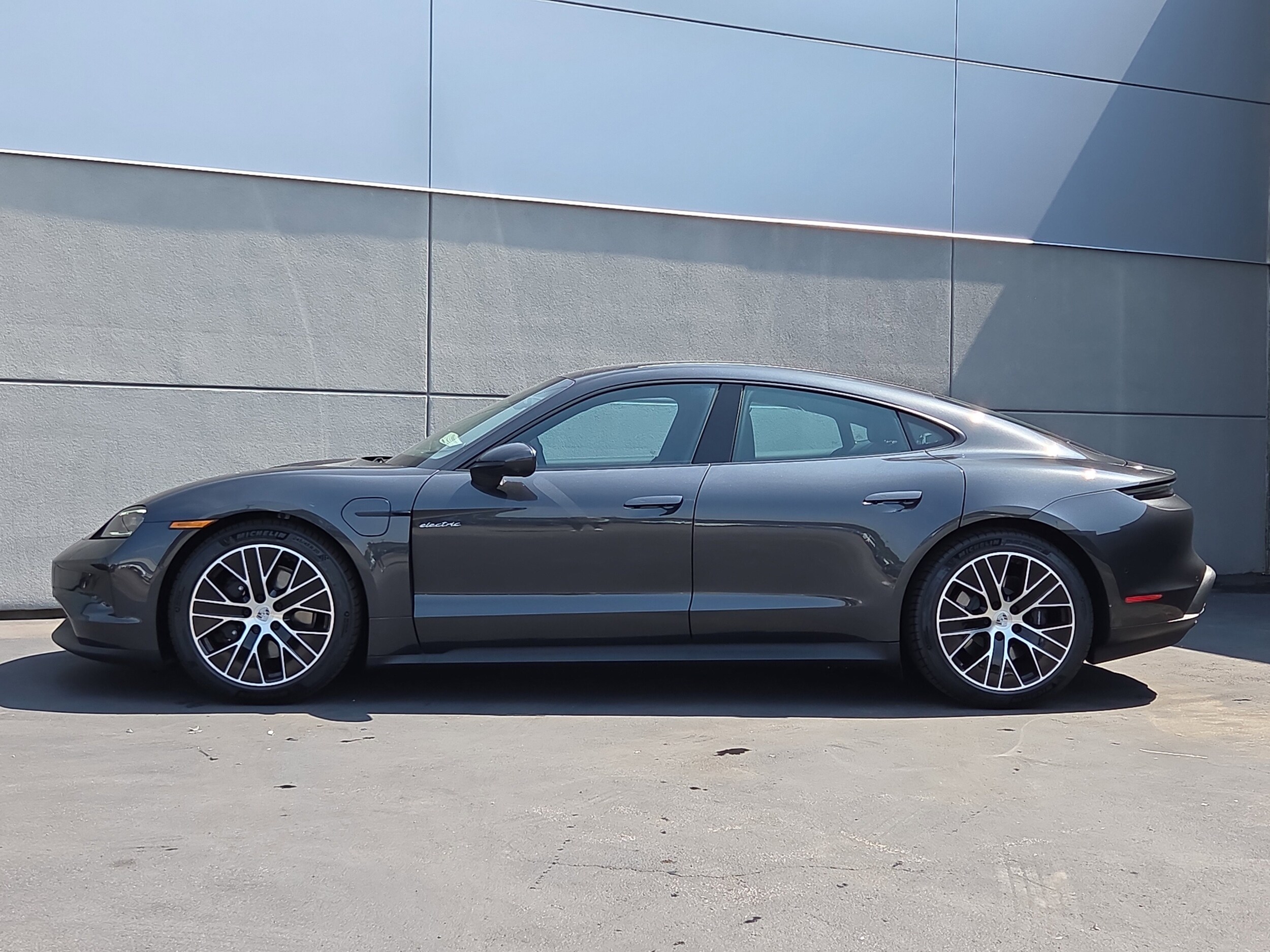 2025 Porsche Taycan 4 photo 2