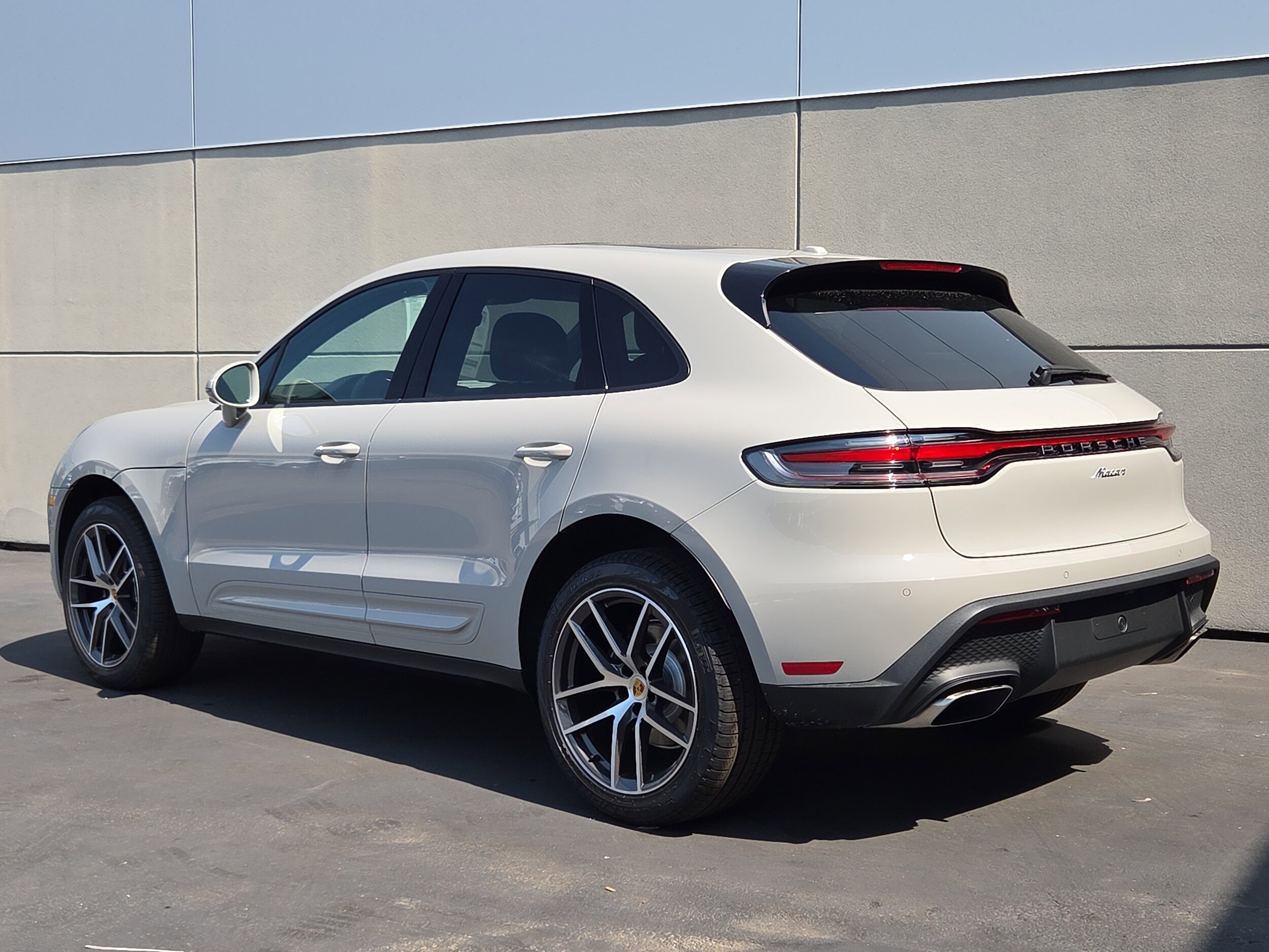 2026 Porsche Macan T photo 3