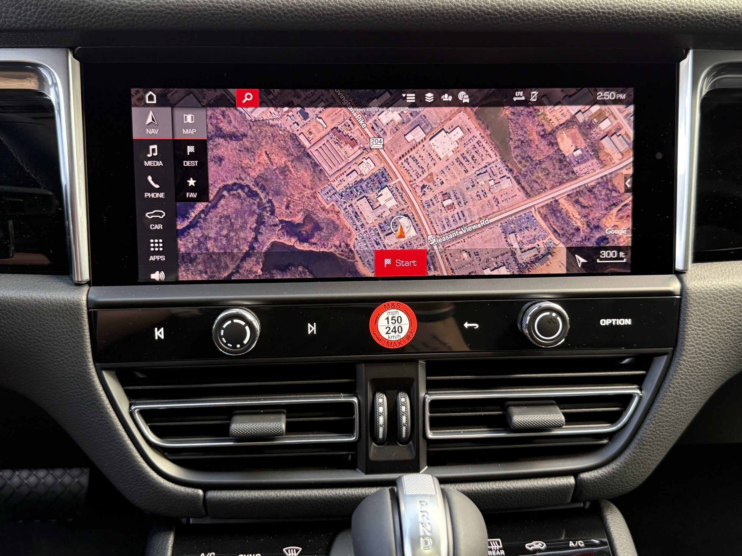 2025 Porsche Macan - Photo 21