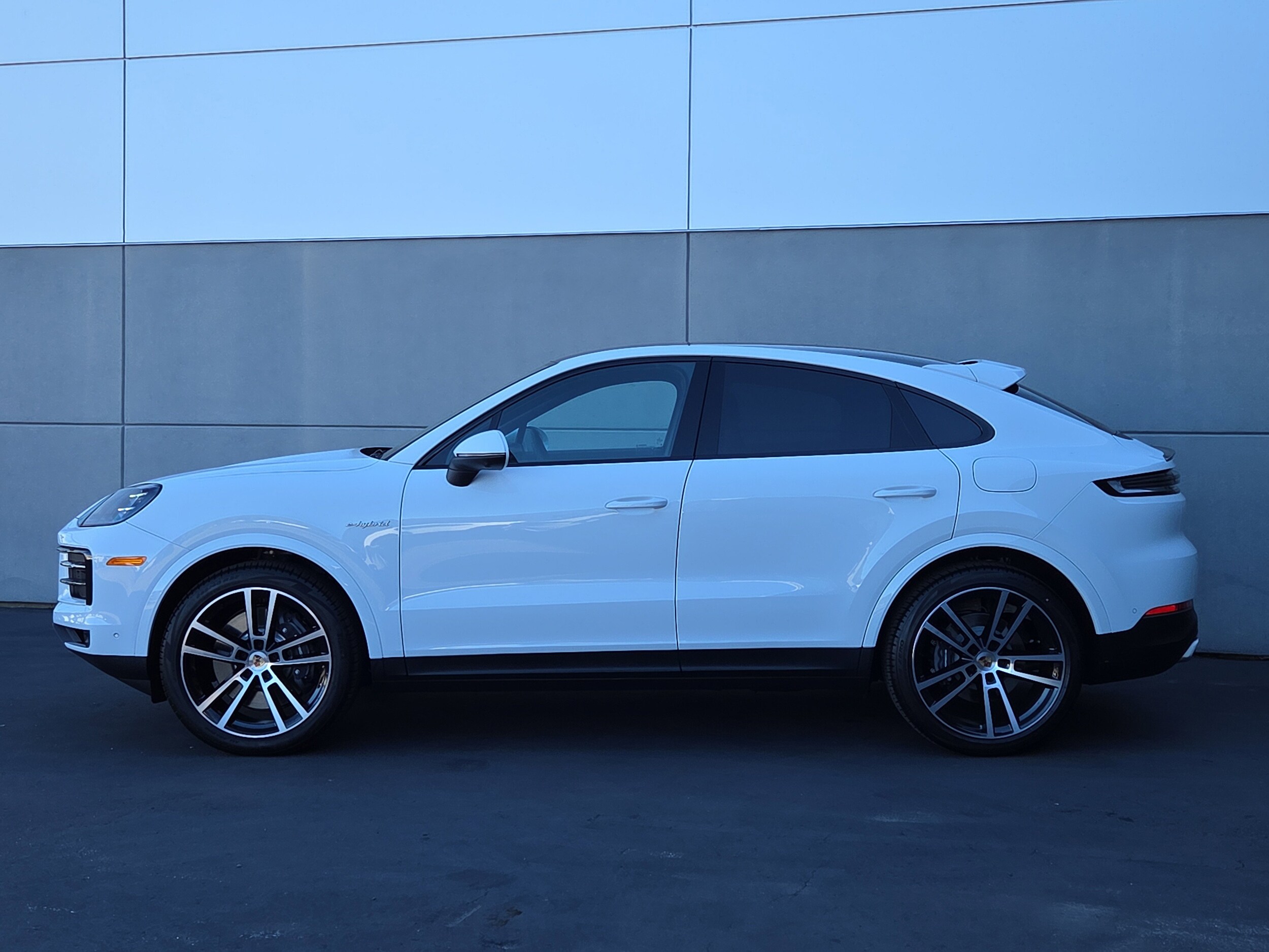 2026 Porsche Cayenne E-Hybrid Coupe photo 2