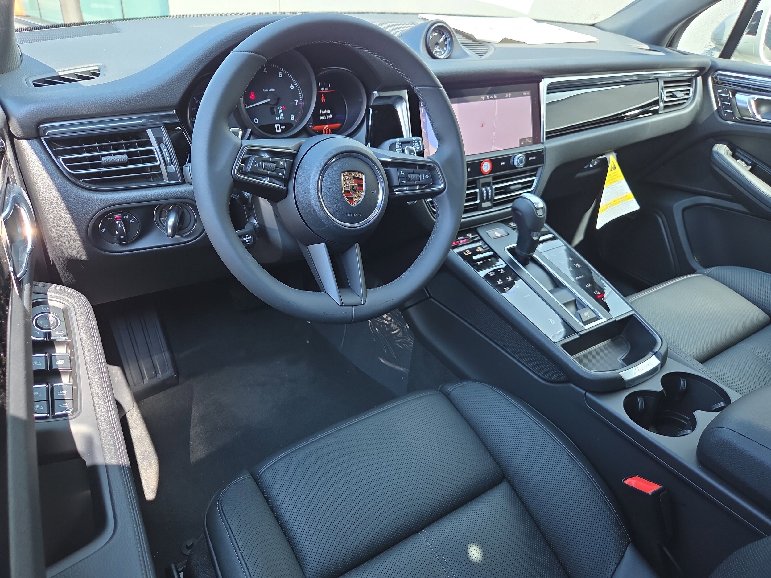 2026 Porsche Macan T photo 4