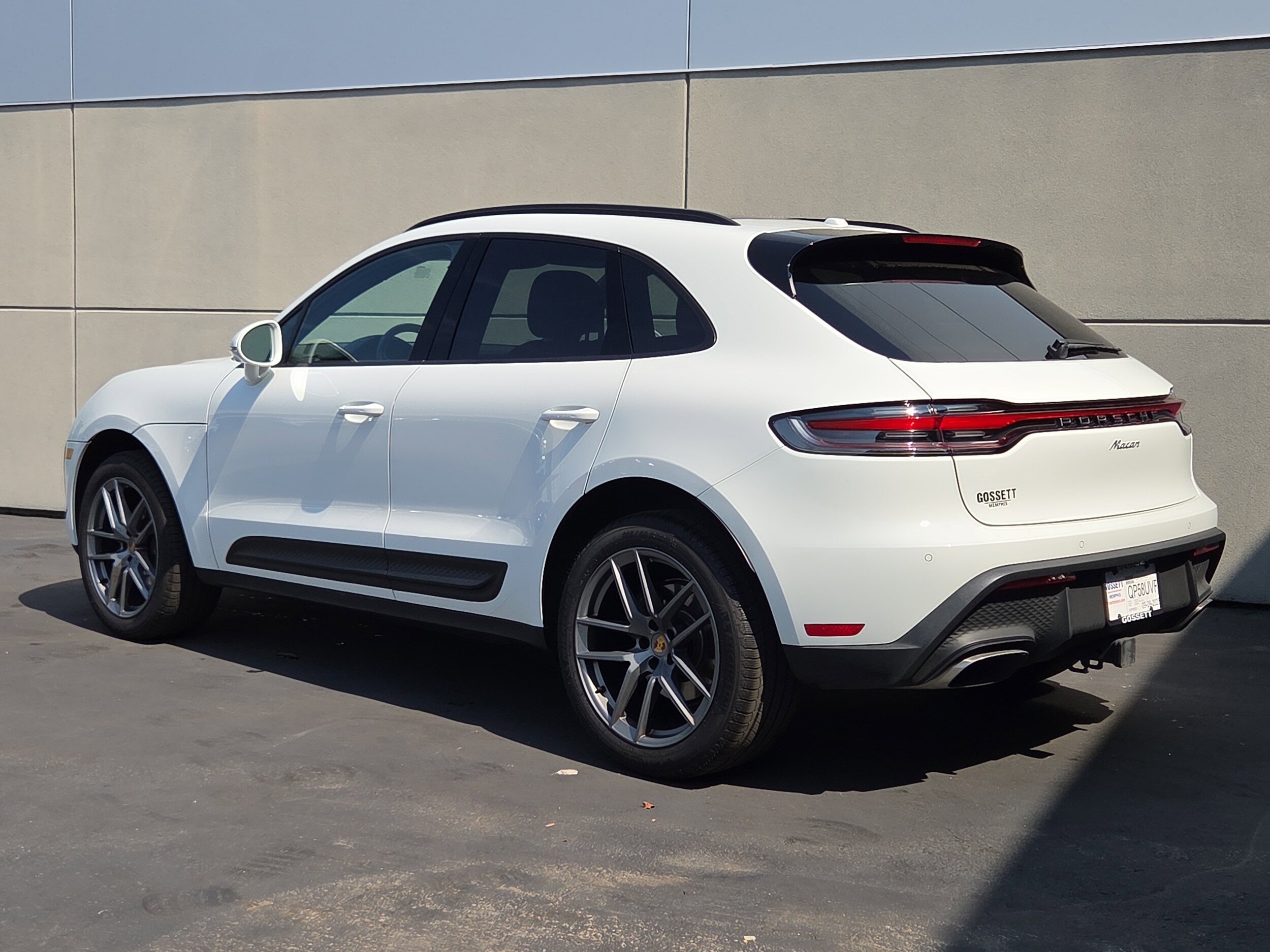 2025 Porsche Macan S photo 3