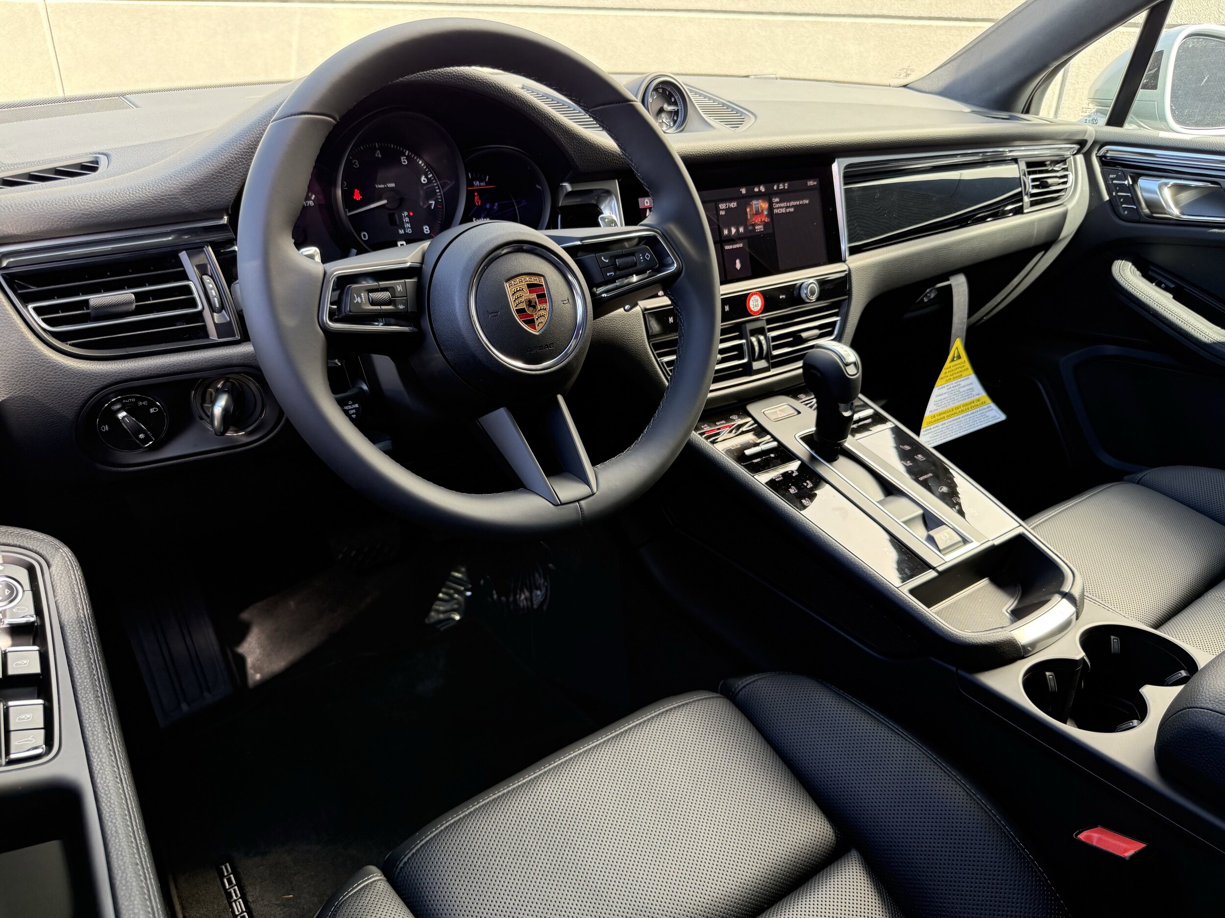 2025 Porsche Macan T photo 4