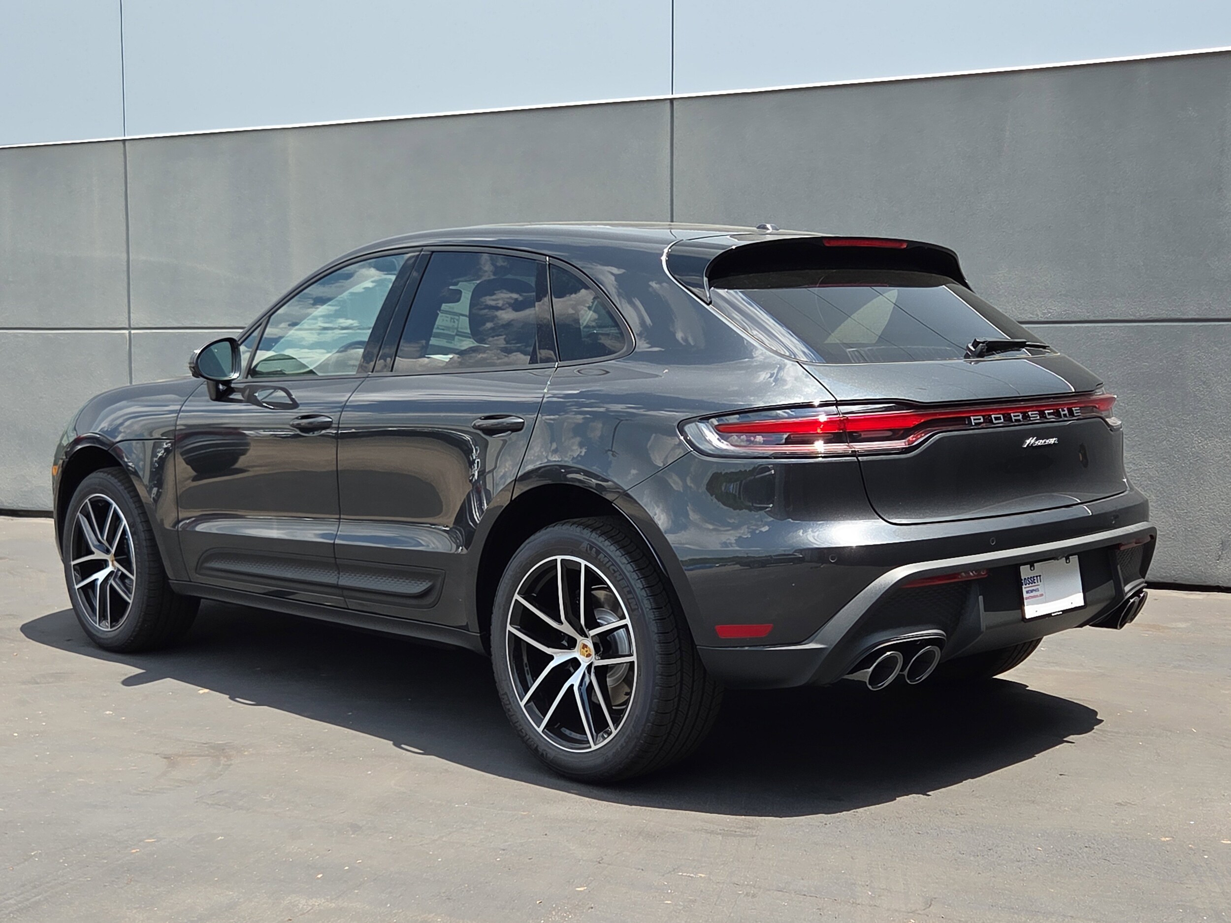2025 Porsche Macan T photo 3