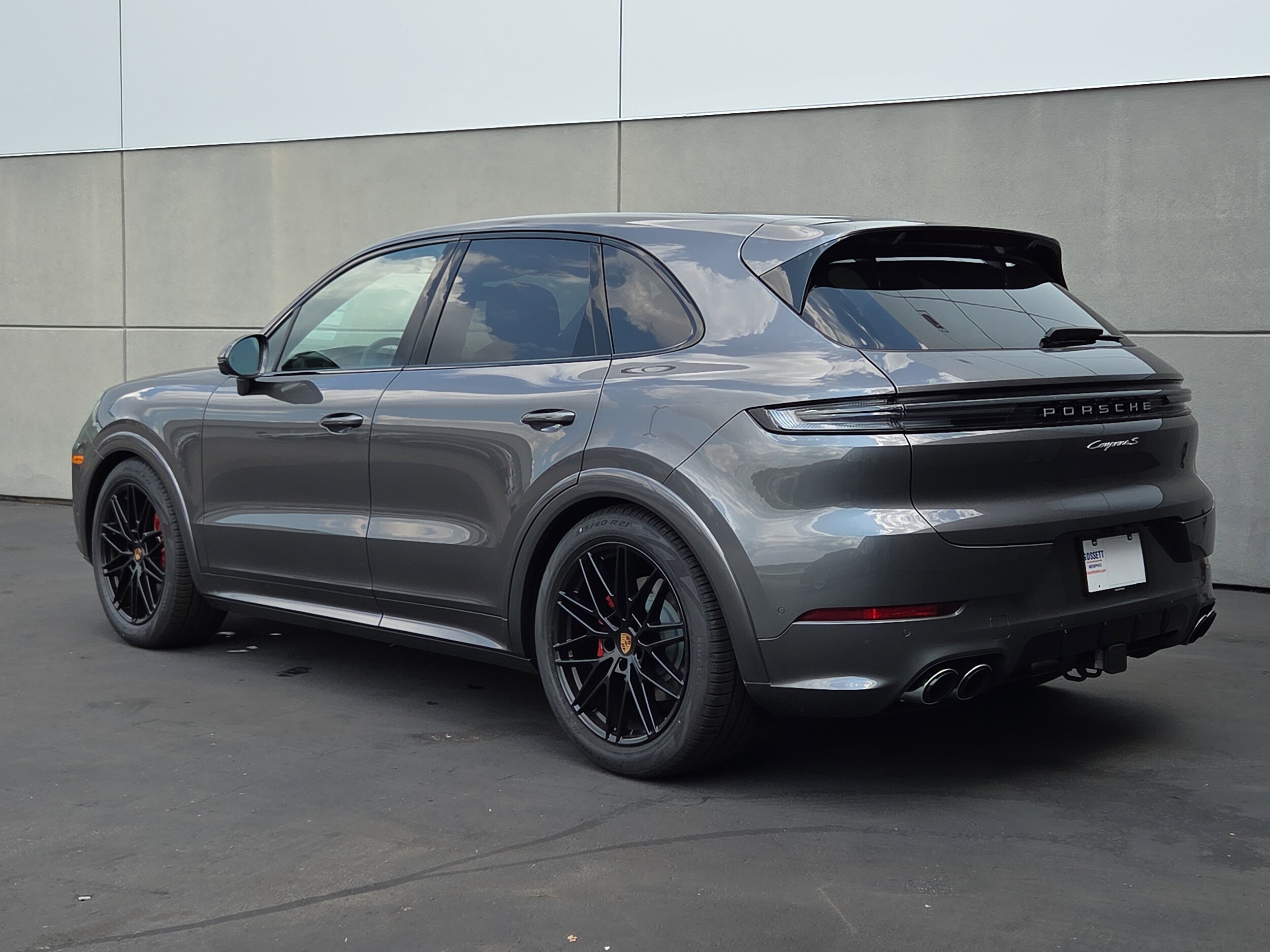 2025 Porsche Cayenne S photo 3