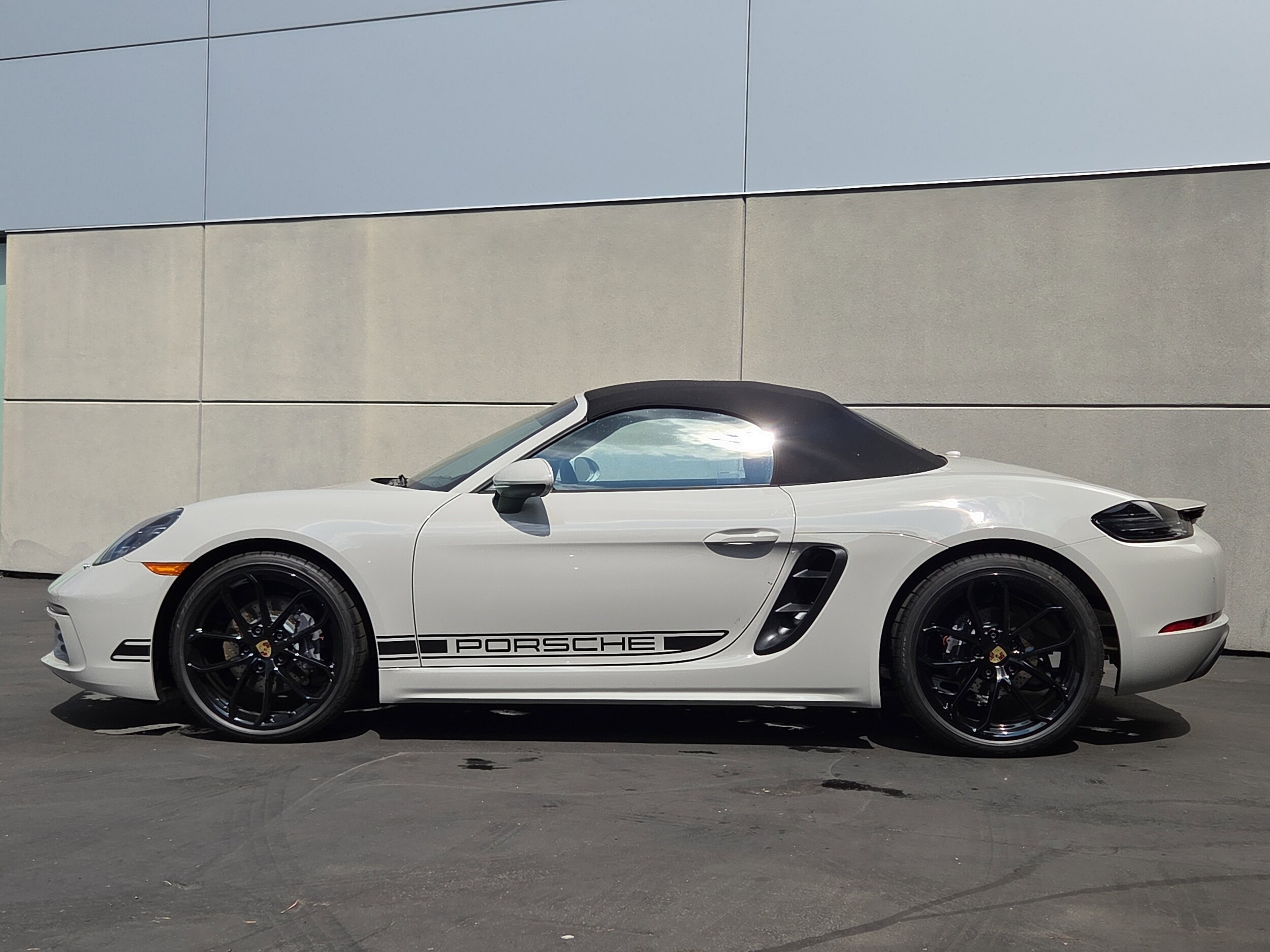 2025 Porsche Boxster photo 2
