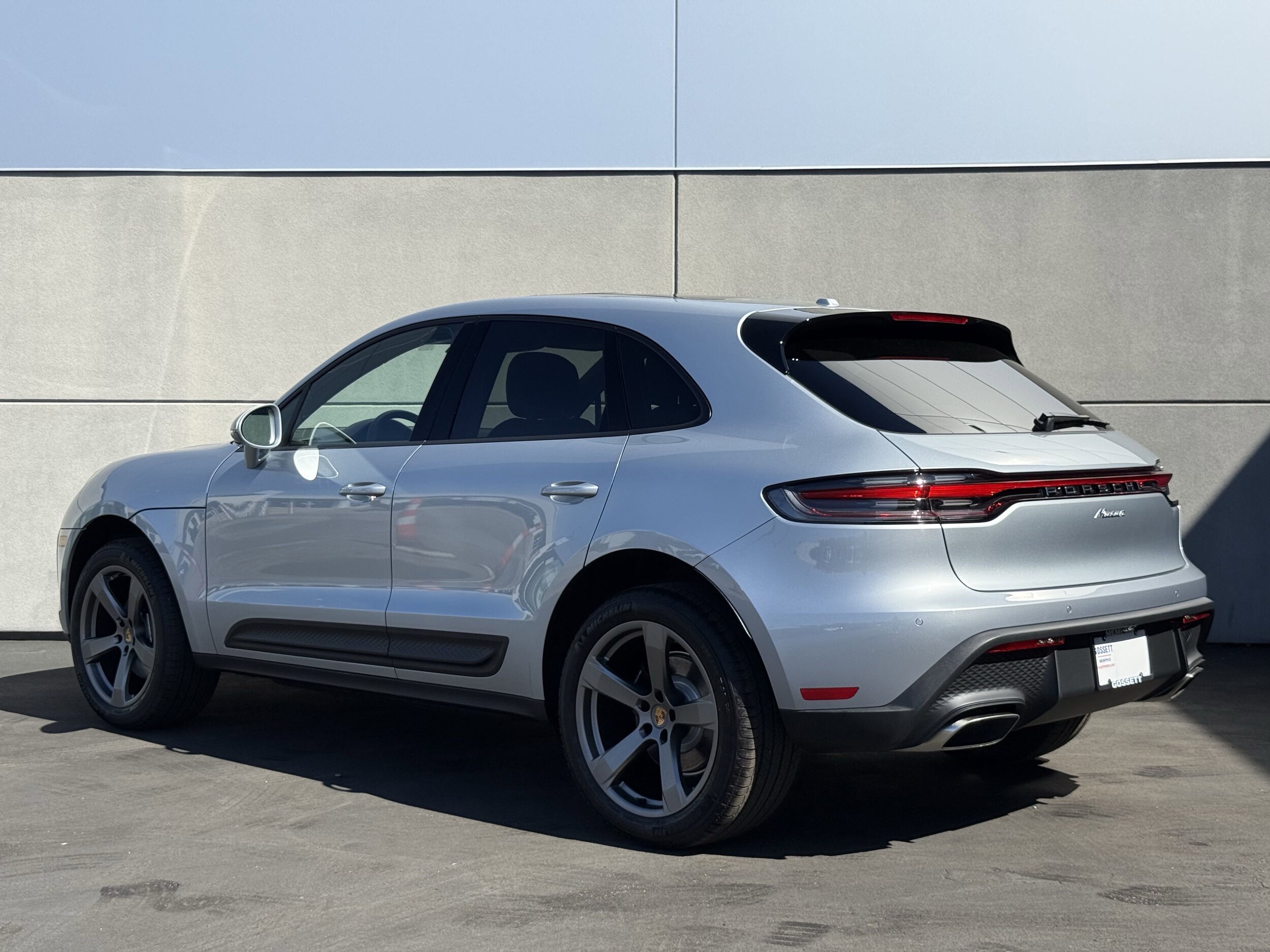 2025 Porsche Macan T photo 3