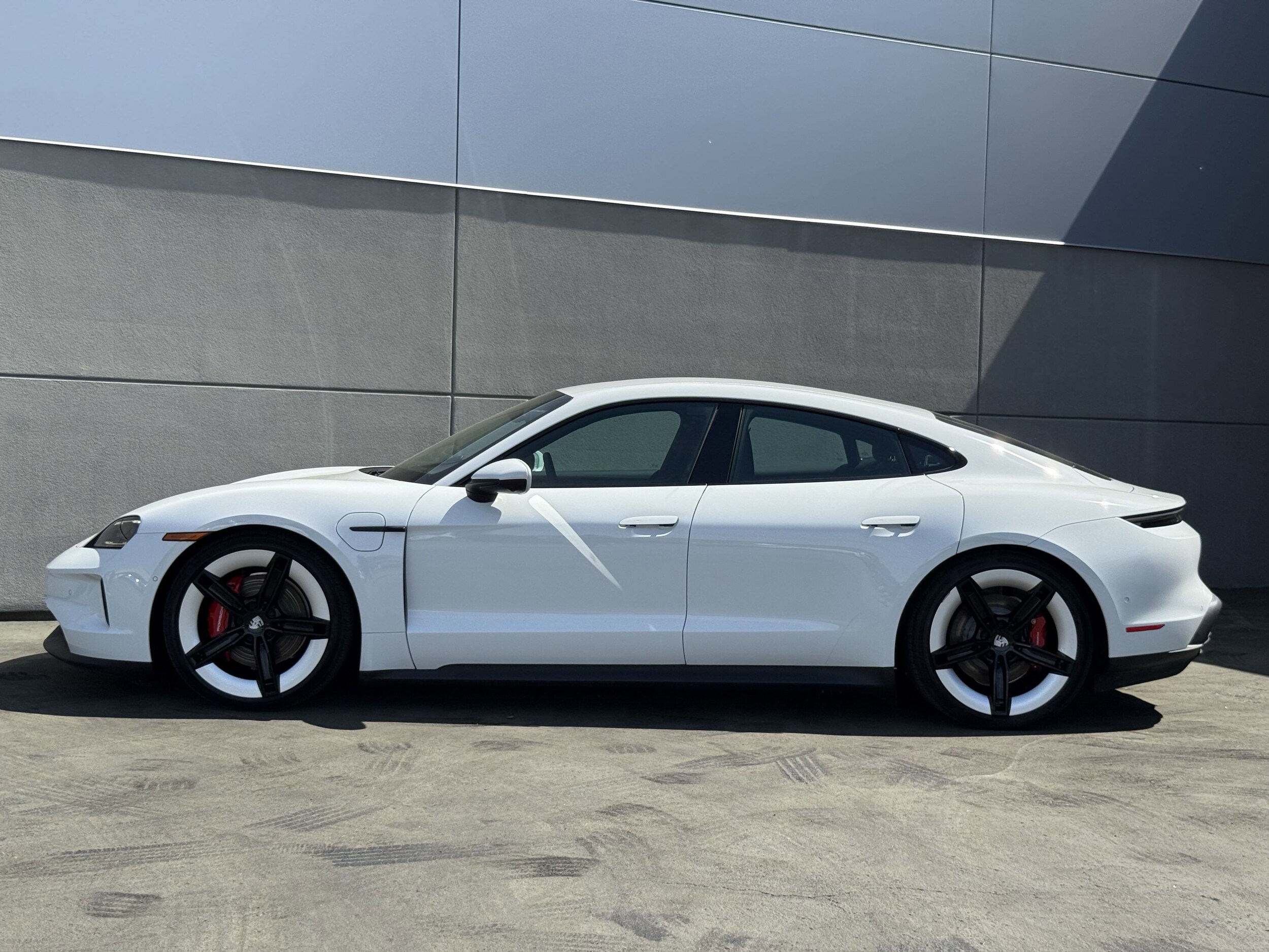 2025 Porsche Taycan 4S photo 2