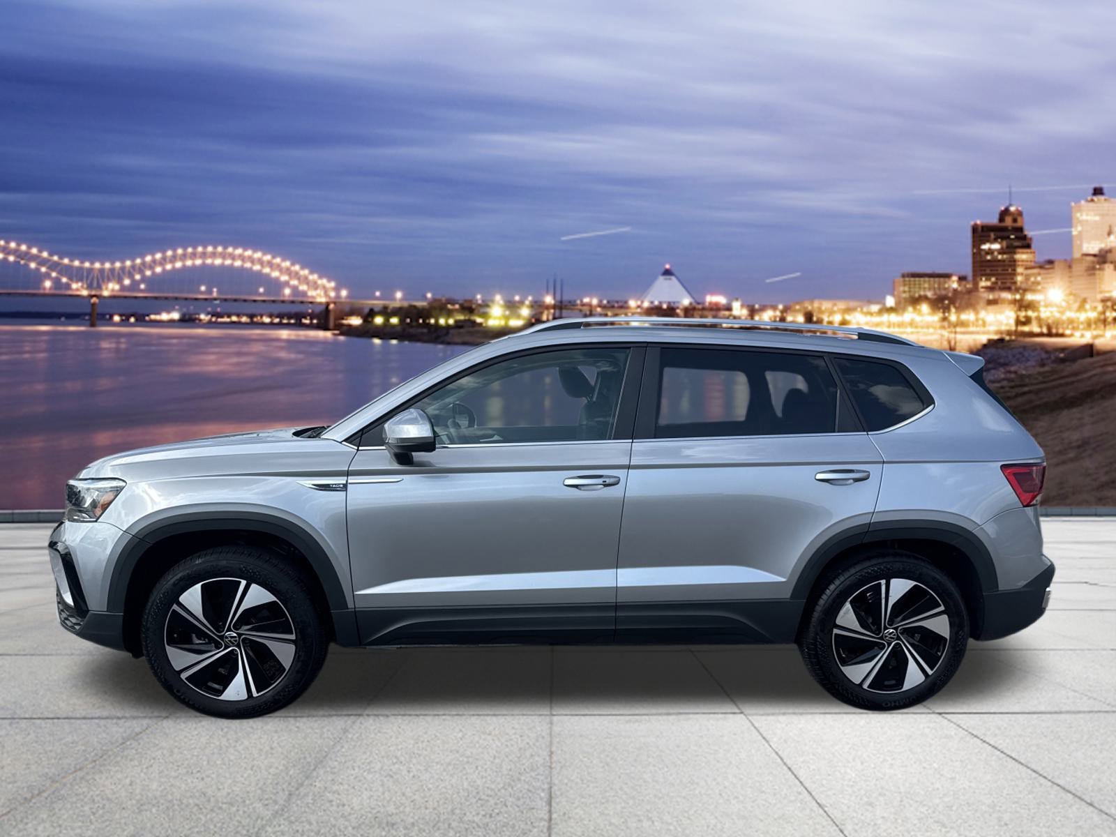 2024 Volkswagen Taos SE photo 2