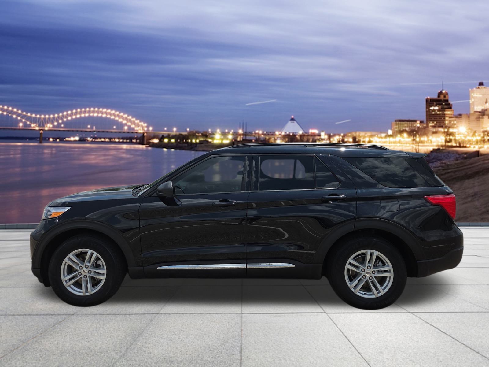 2024 Ford Explorer XLT photo 2