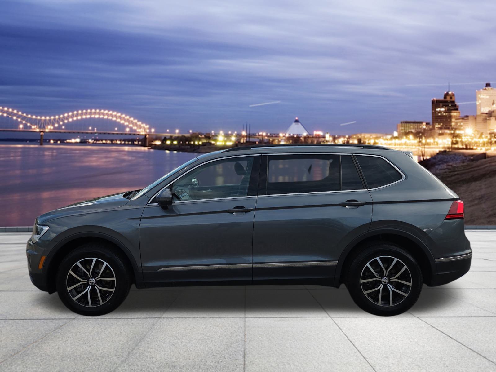 2021 Volkswagen Tiguan SE photo 2