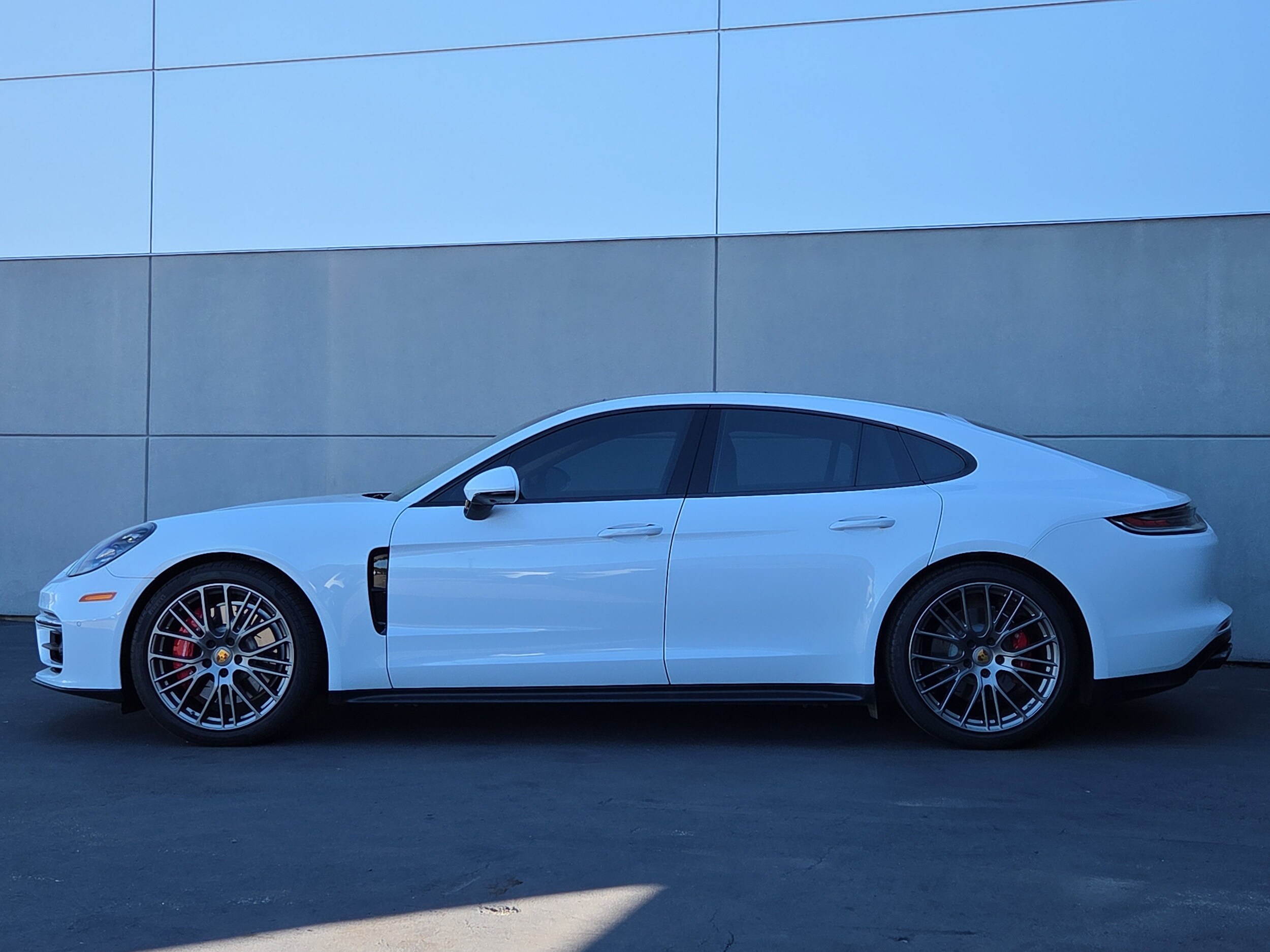 2023 Porsche Panamera GTS photo 2