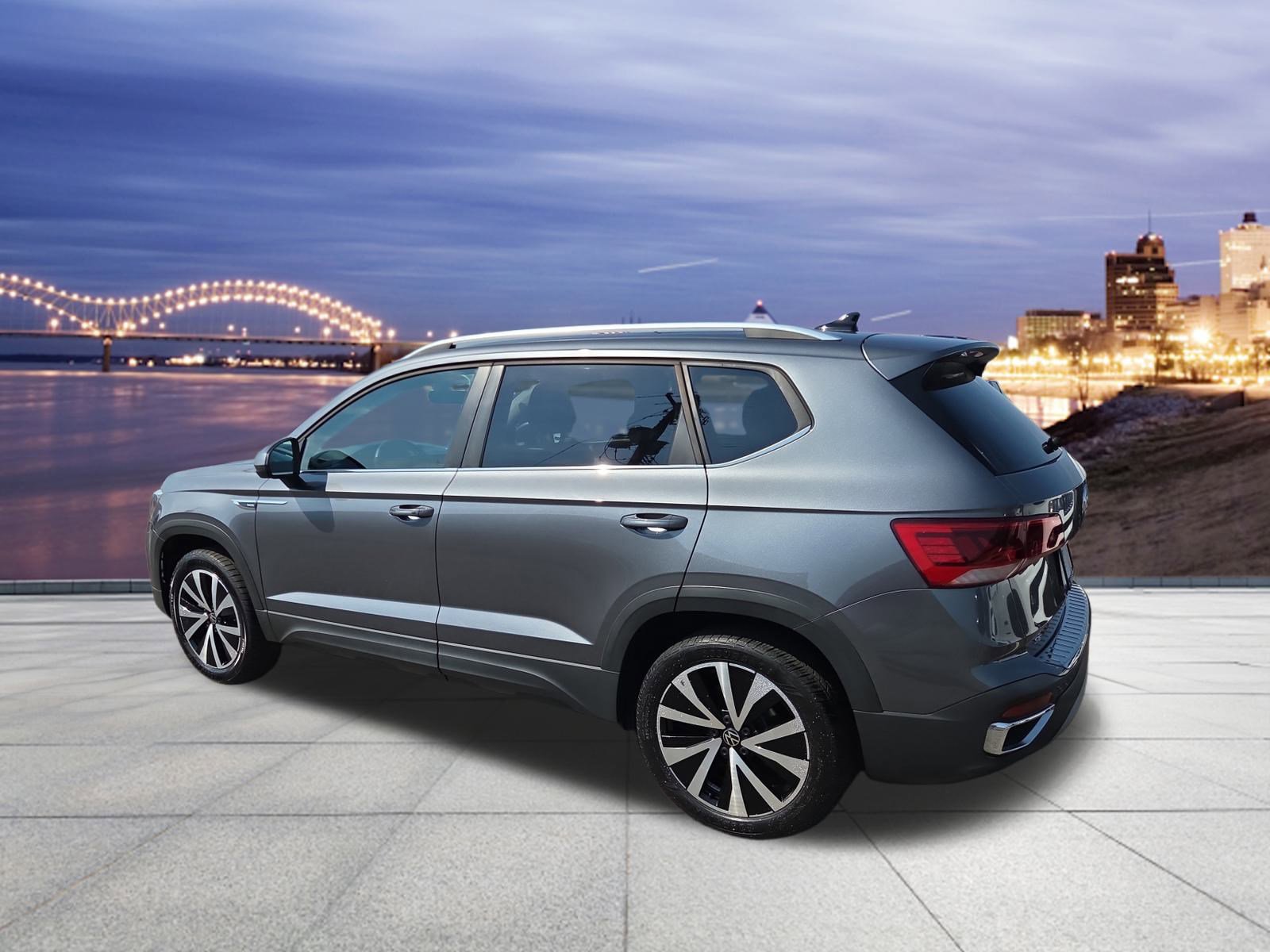 2023 Volkswagen Taos SE photo 3