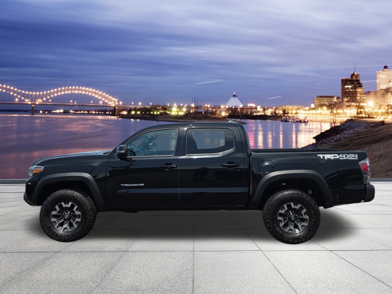 2023 Toyota Tacoma TRD Off-Road photo 2
