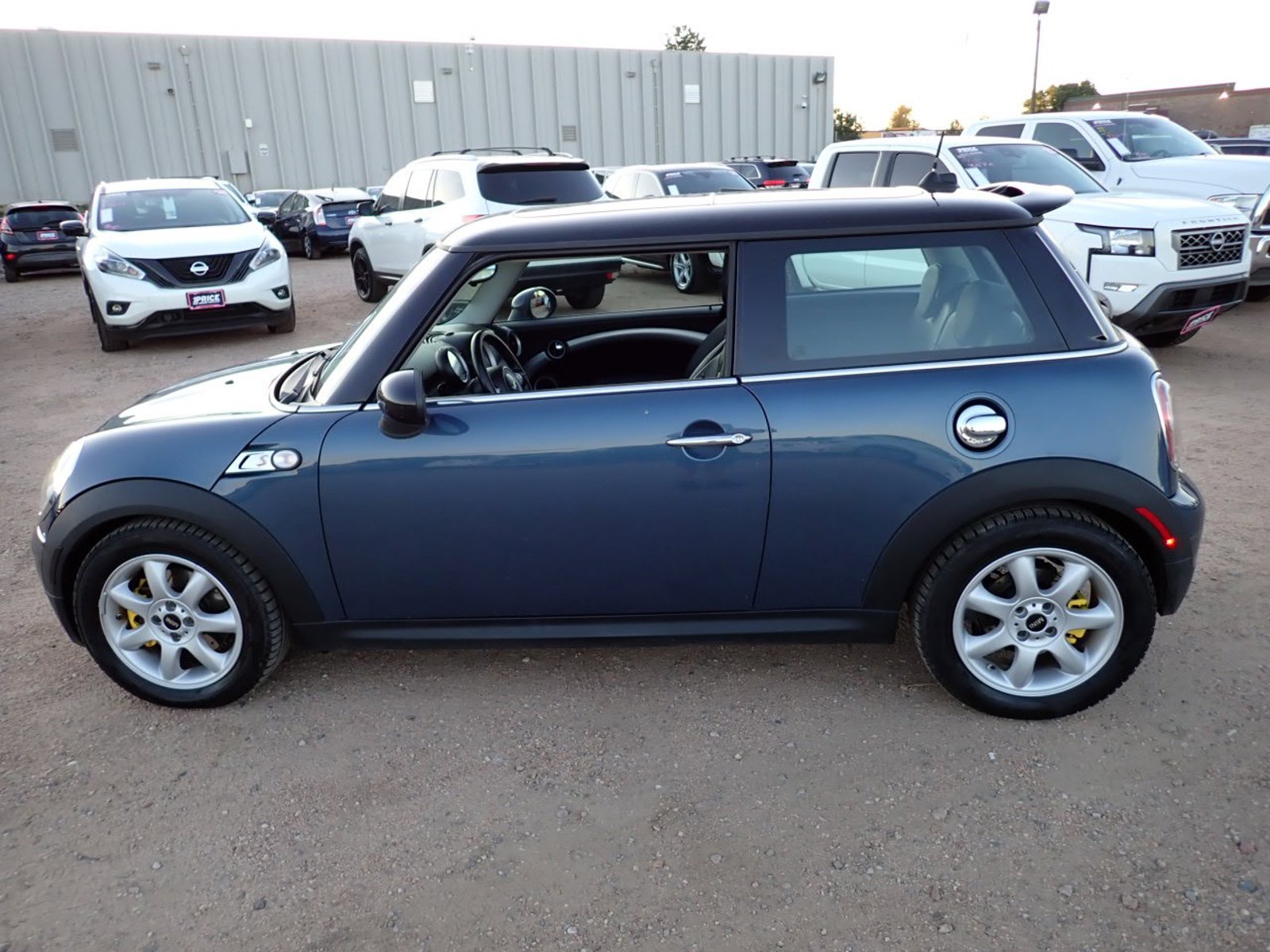 2010 Mini Cooper Hardtop S photo 2