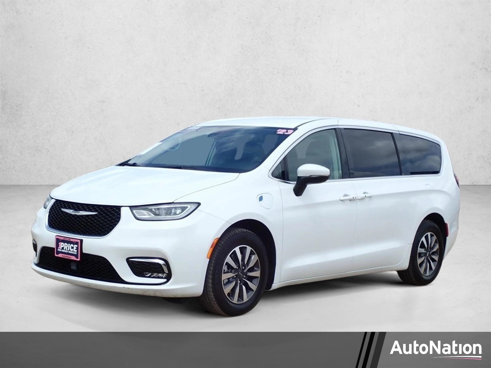 2023 Chrysler Pacifica Hybrid Touring L Hybrid's photo