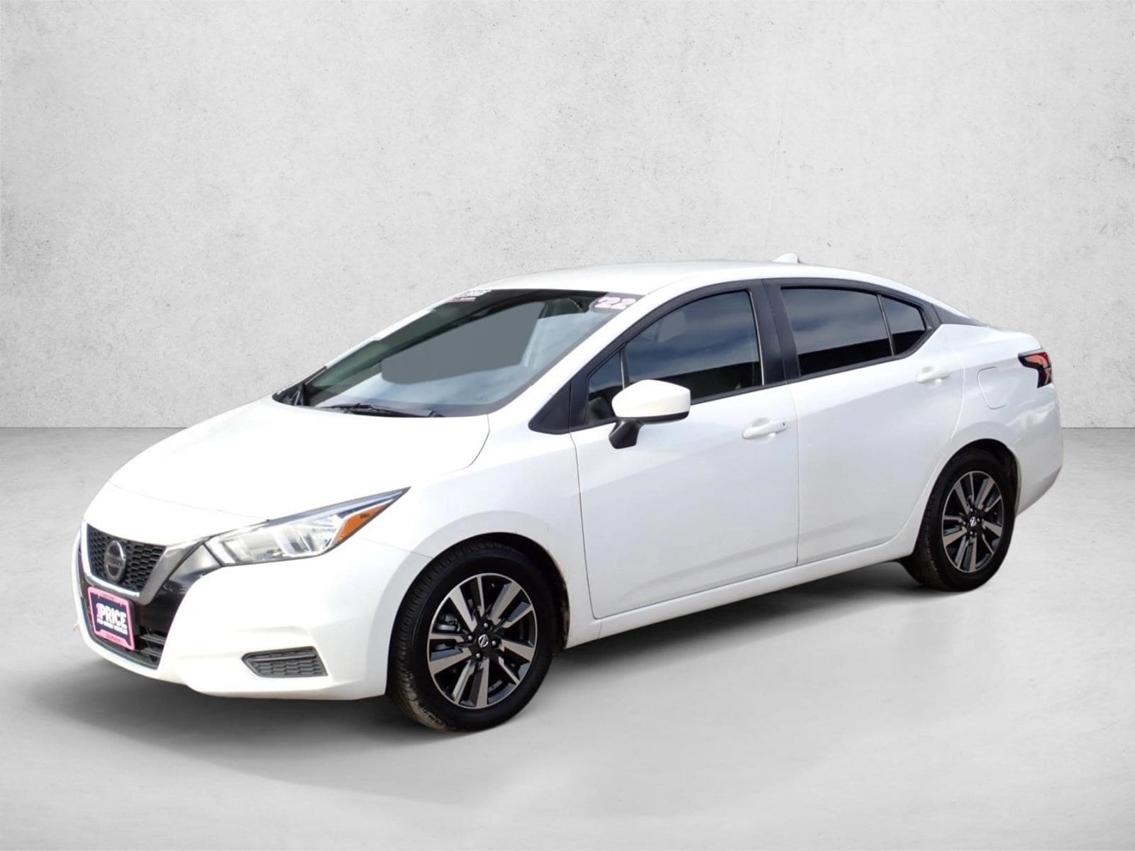 2022 Nissan Versa SV's photo