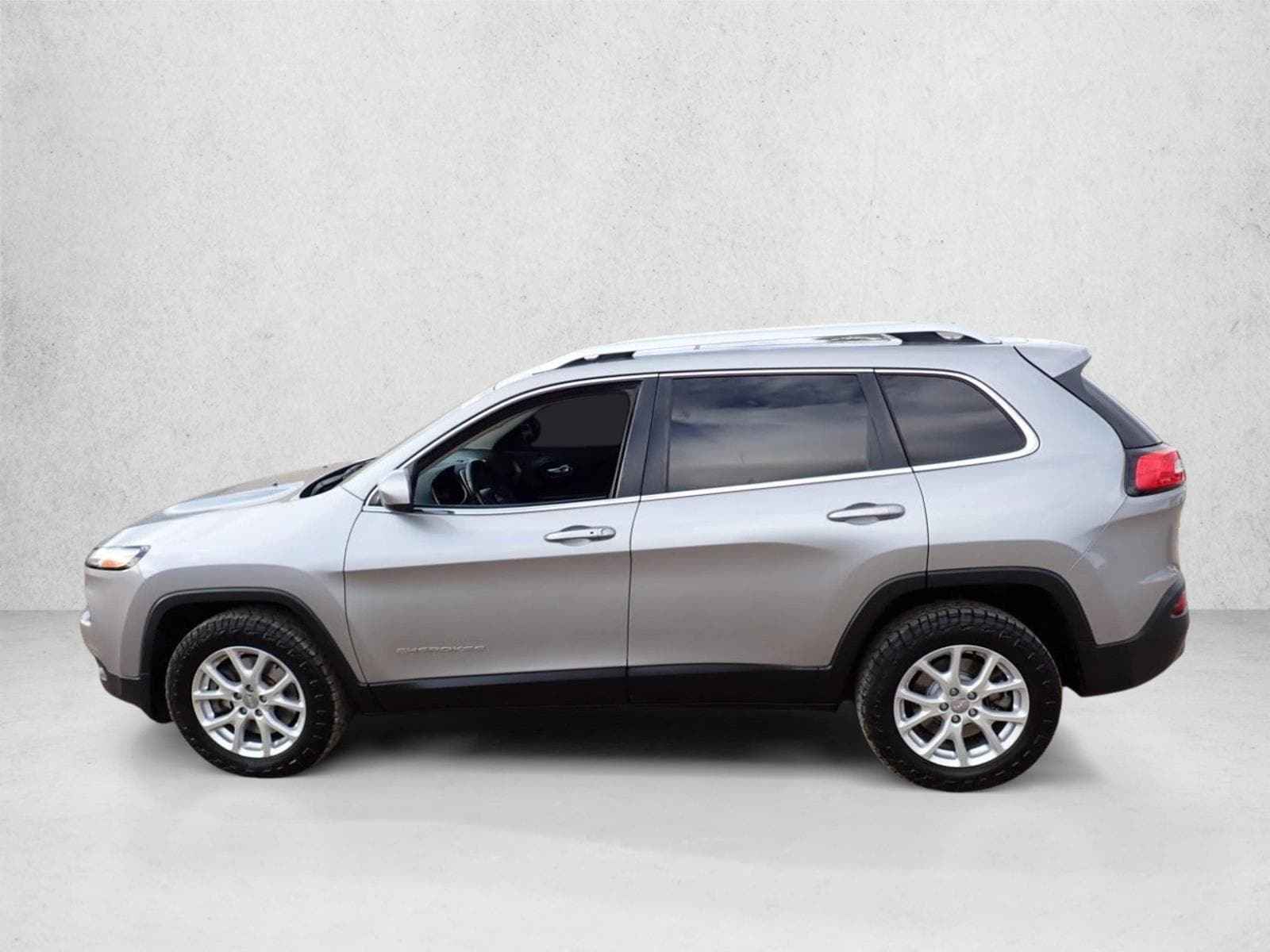 Used 2016 Jeep Cherokee Latitude with VIN 1C4PJMCS3GW105882 for sale in Centennial, CO