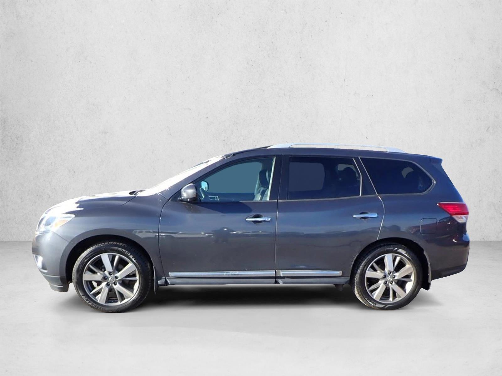 2014 Nissan Pathfinder Platinum photo 2