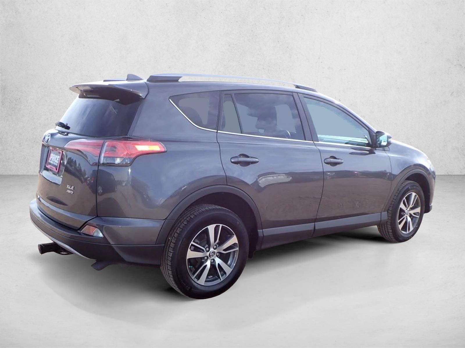 2018 Toyota RAV4 XLE photo 4