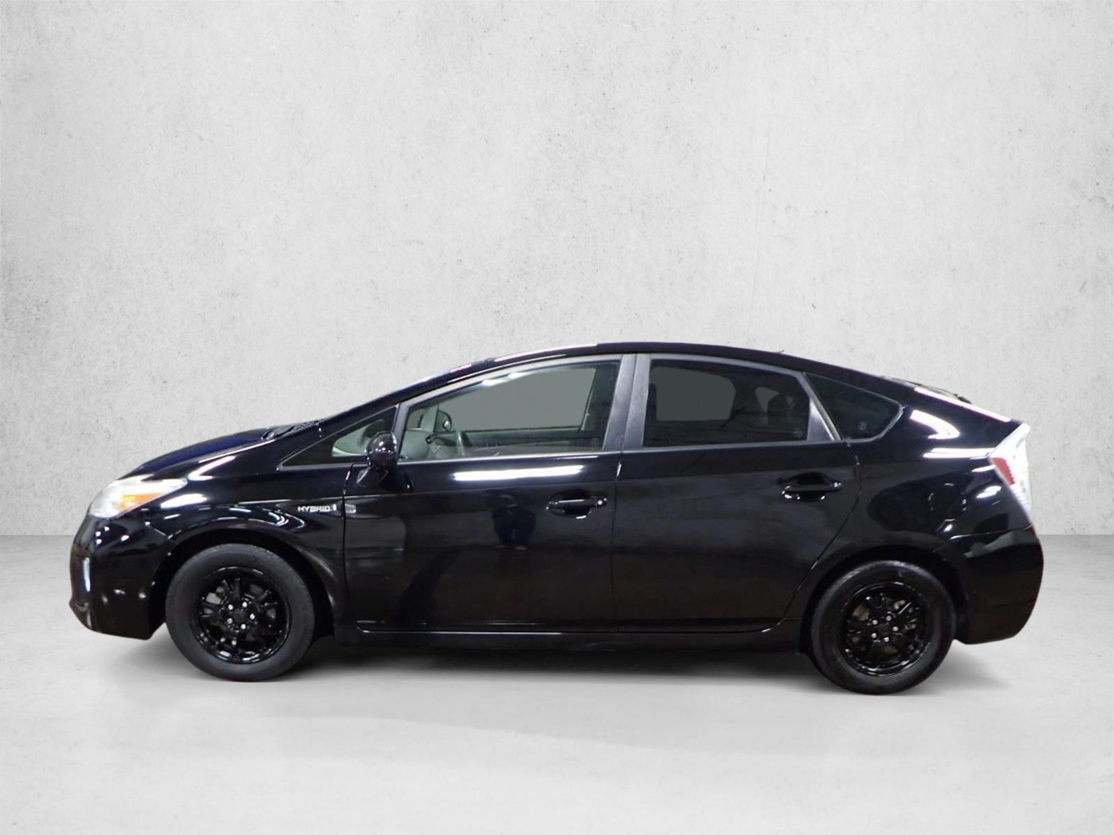 2015 Toyota Prius Three photo 2