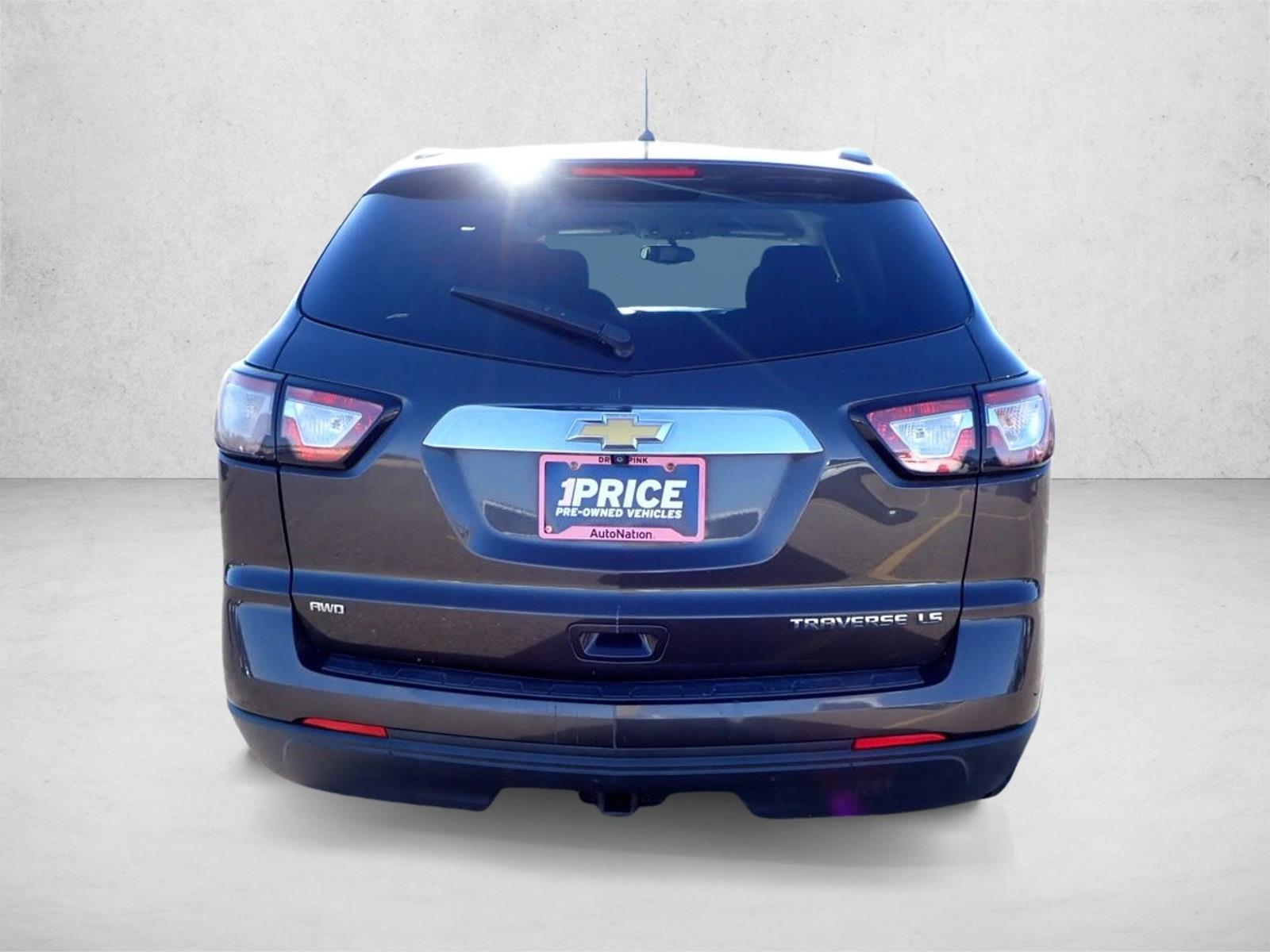 2015 Chevrolet Traverse LS photo 3