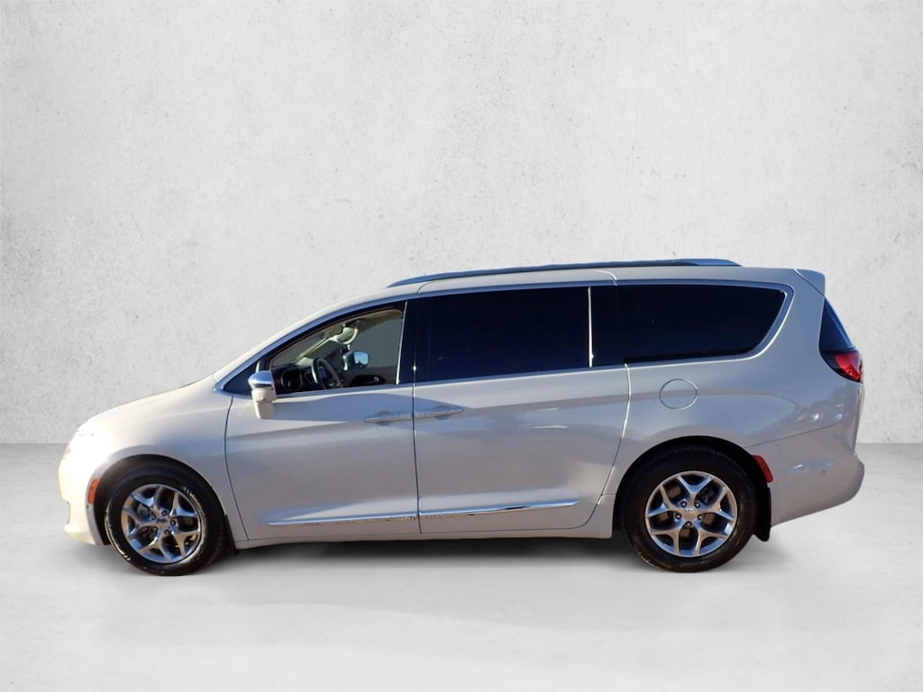 Used 2017 Chrysler Pacifica Limited Van
